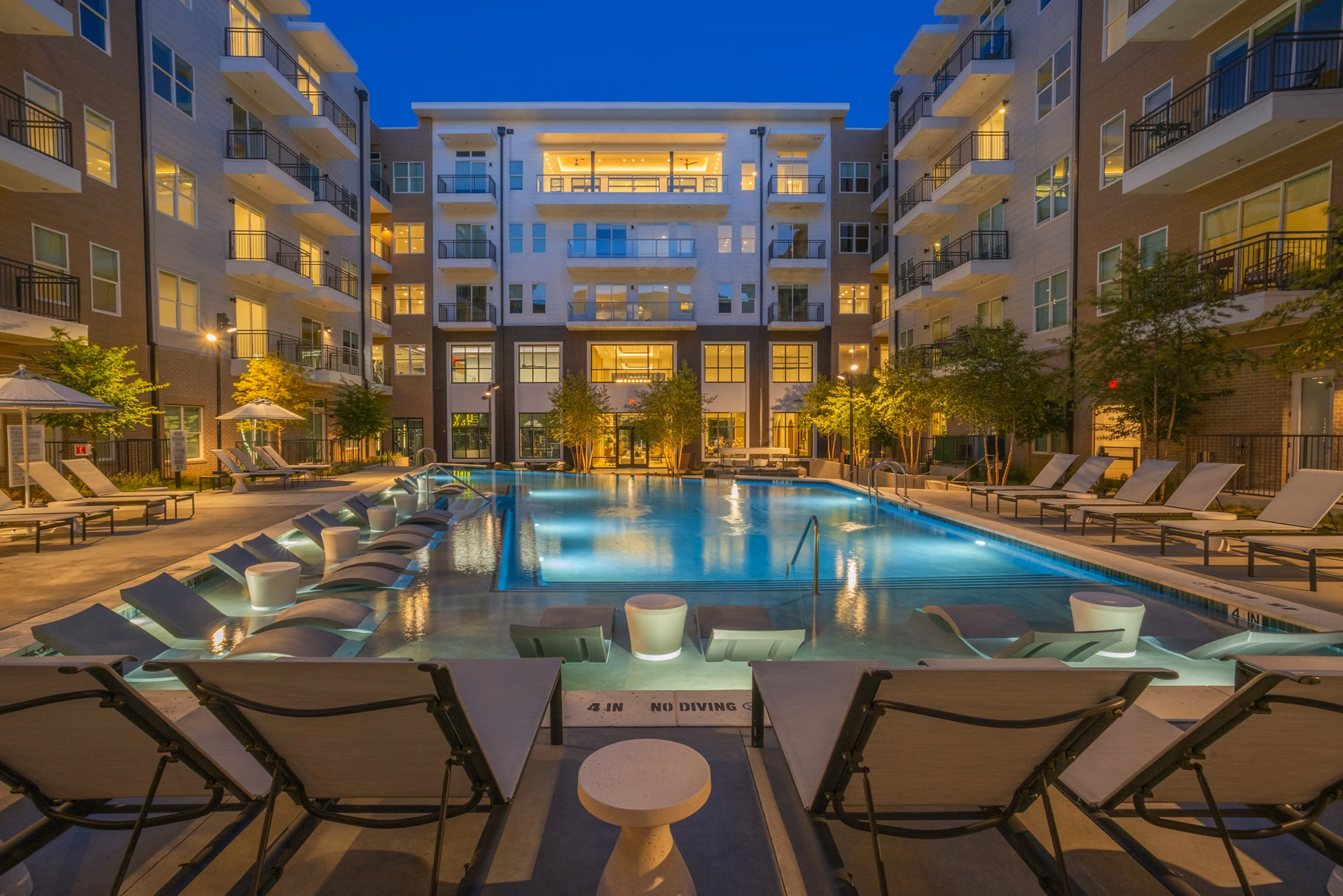 pool at Lantower West Love Apartments