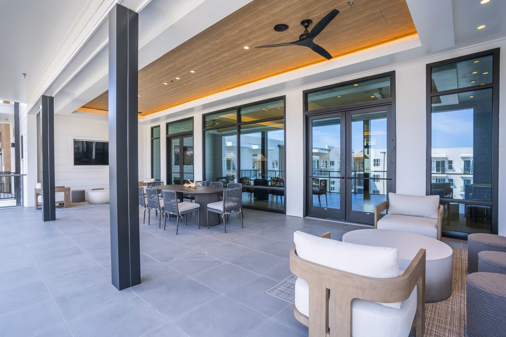 courtyard at Lantower West Love Apartments