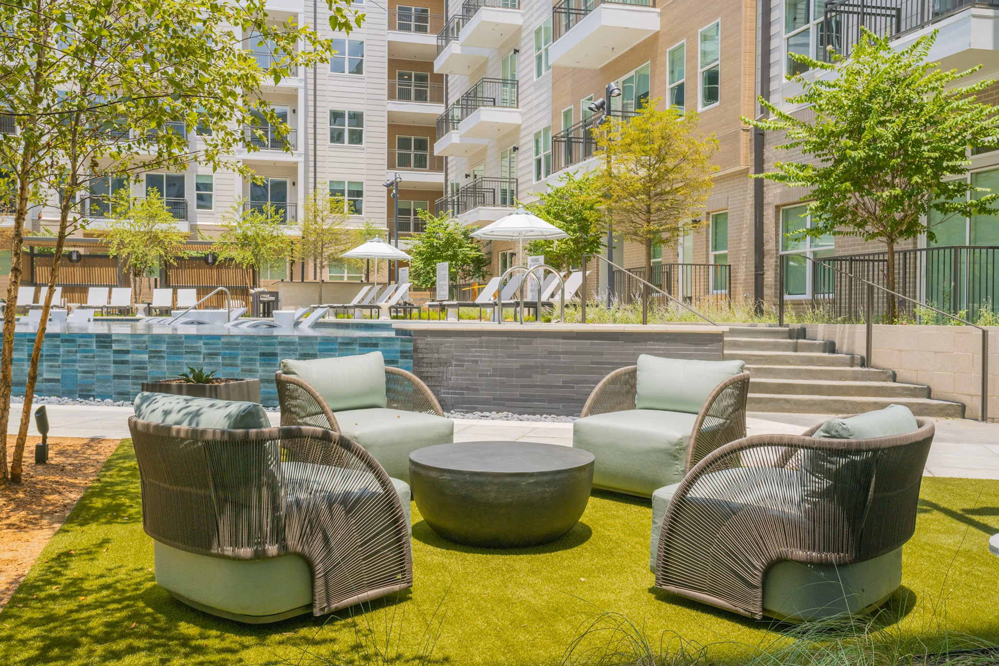 courtyard at Lantower West Love Apartments