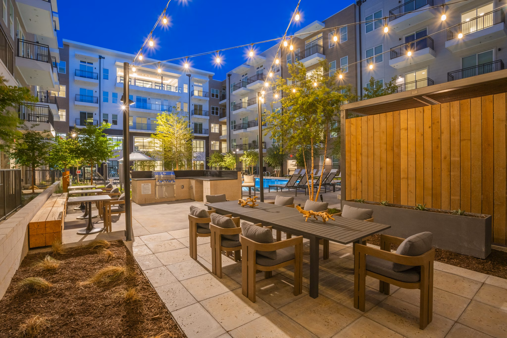 courtyard at Lantower West Love Apartments