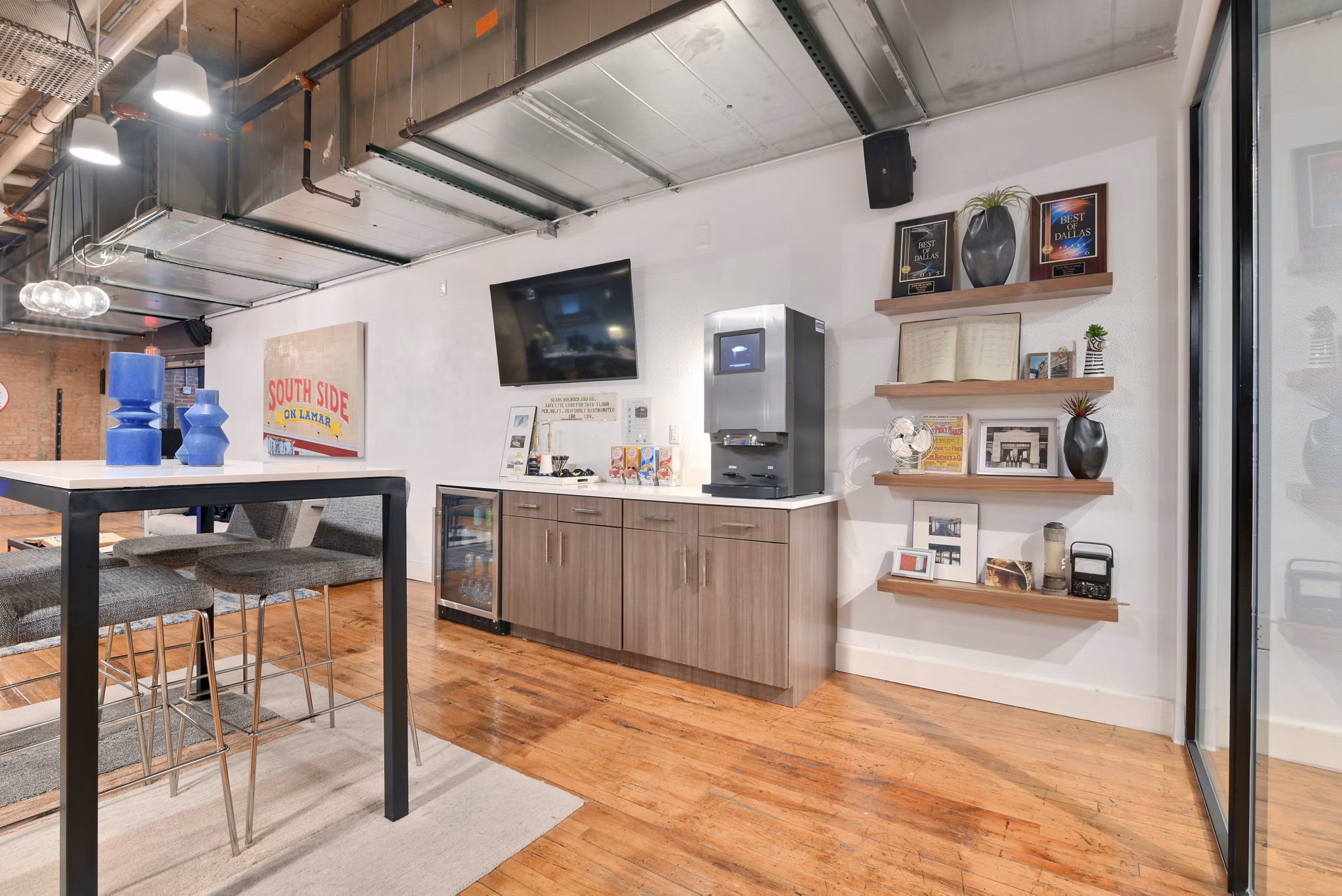 clubhouse at South Side on Lamar Apartments