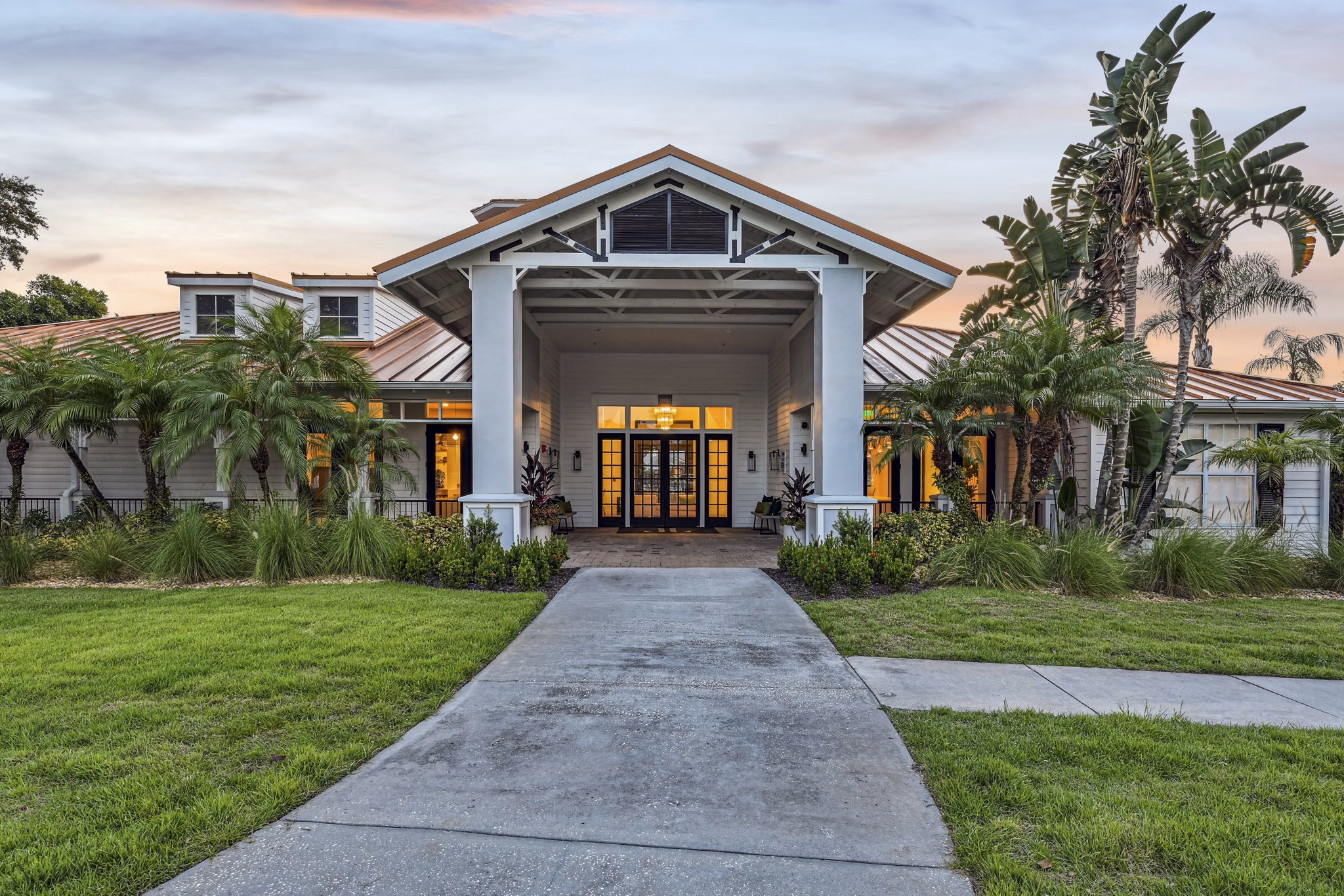 exterior at Tortuga Bay at Waterford Lakes Apartments