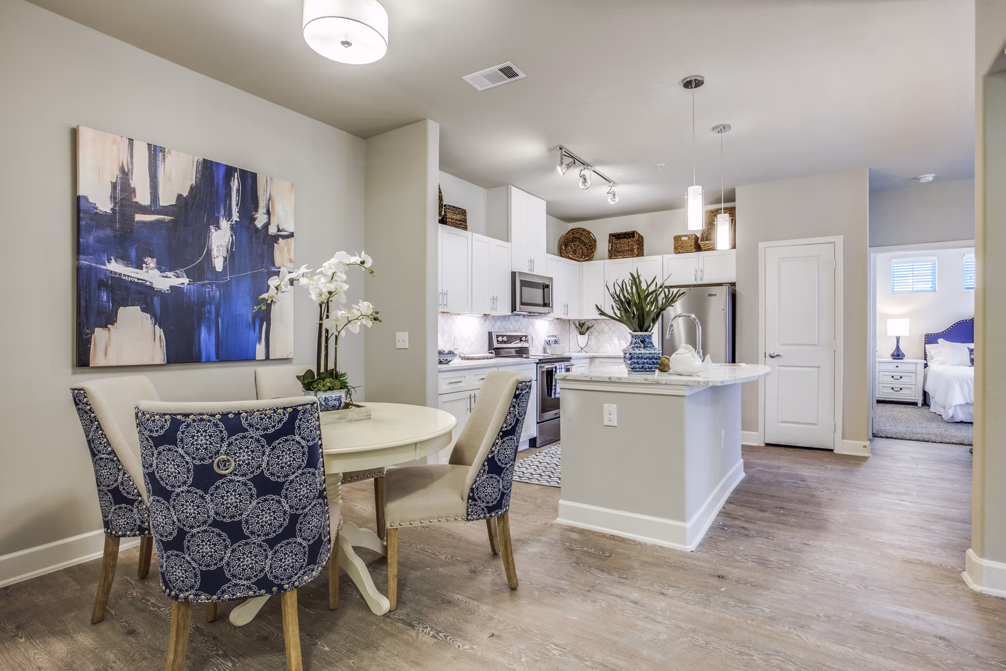 dining area at Edgewater Apartments