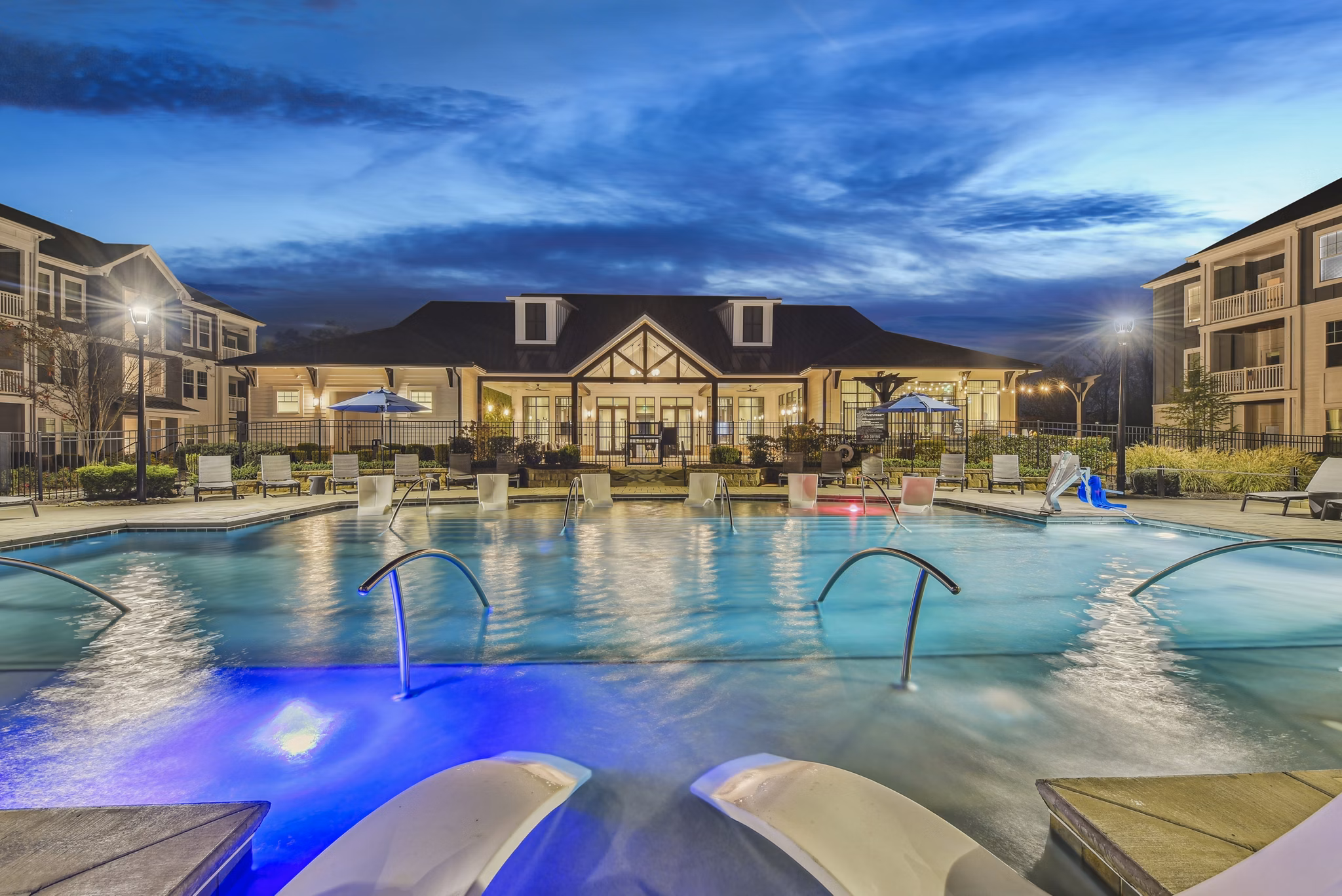 pool at Lantower Garrison Park Apartments