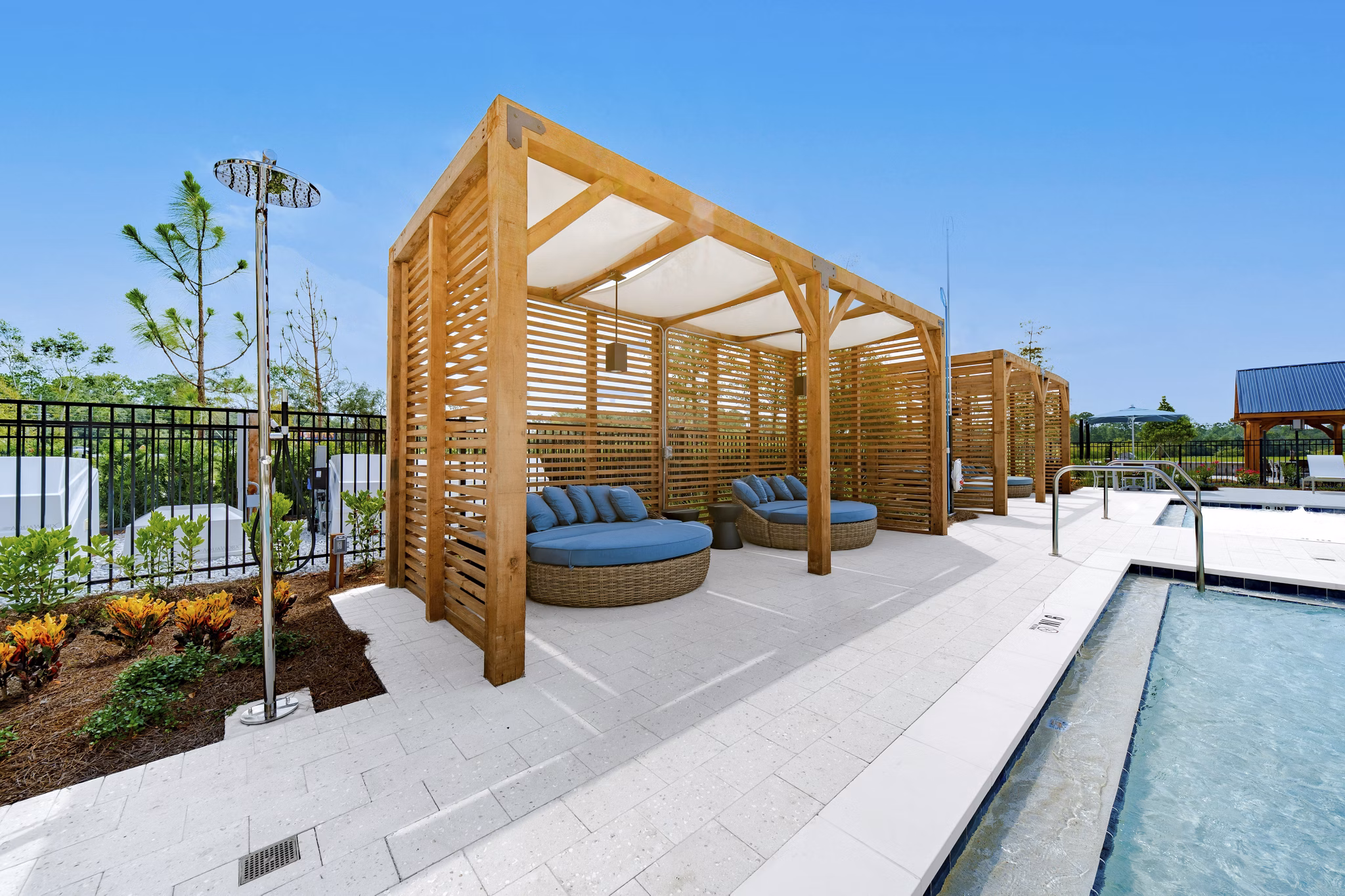 pool at Lago Apartments