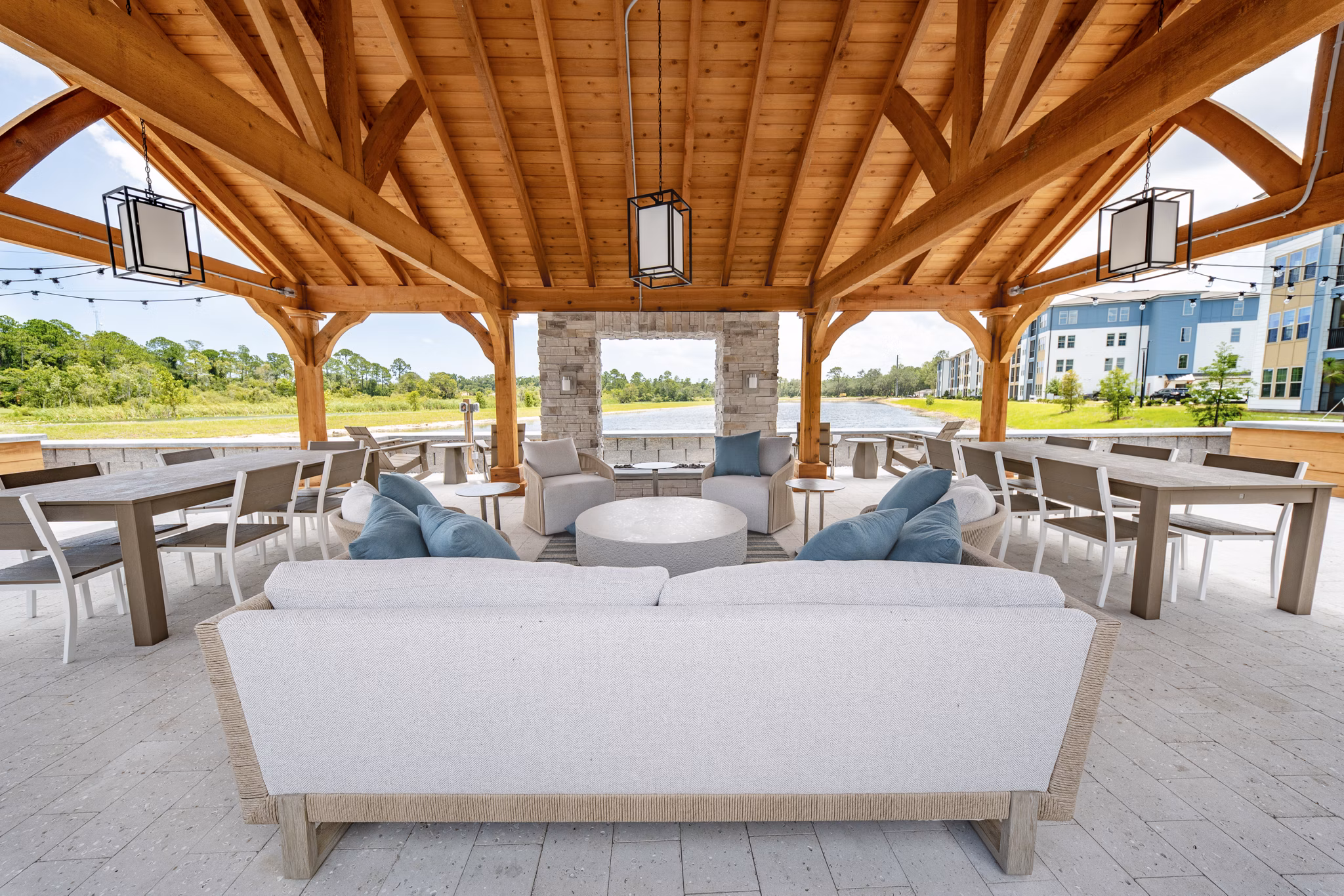 grill area at Lago Apartments