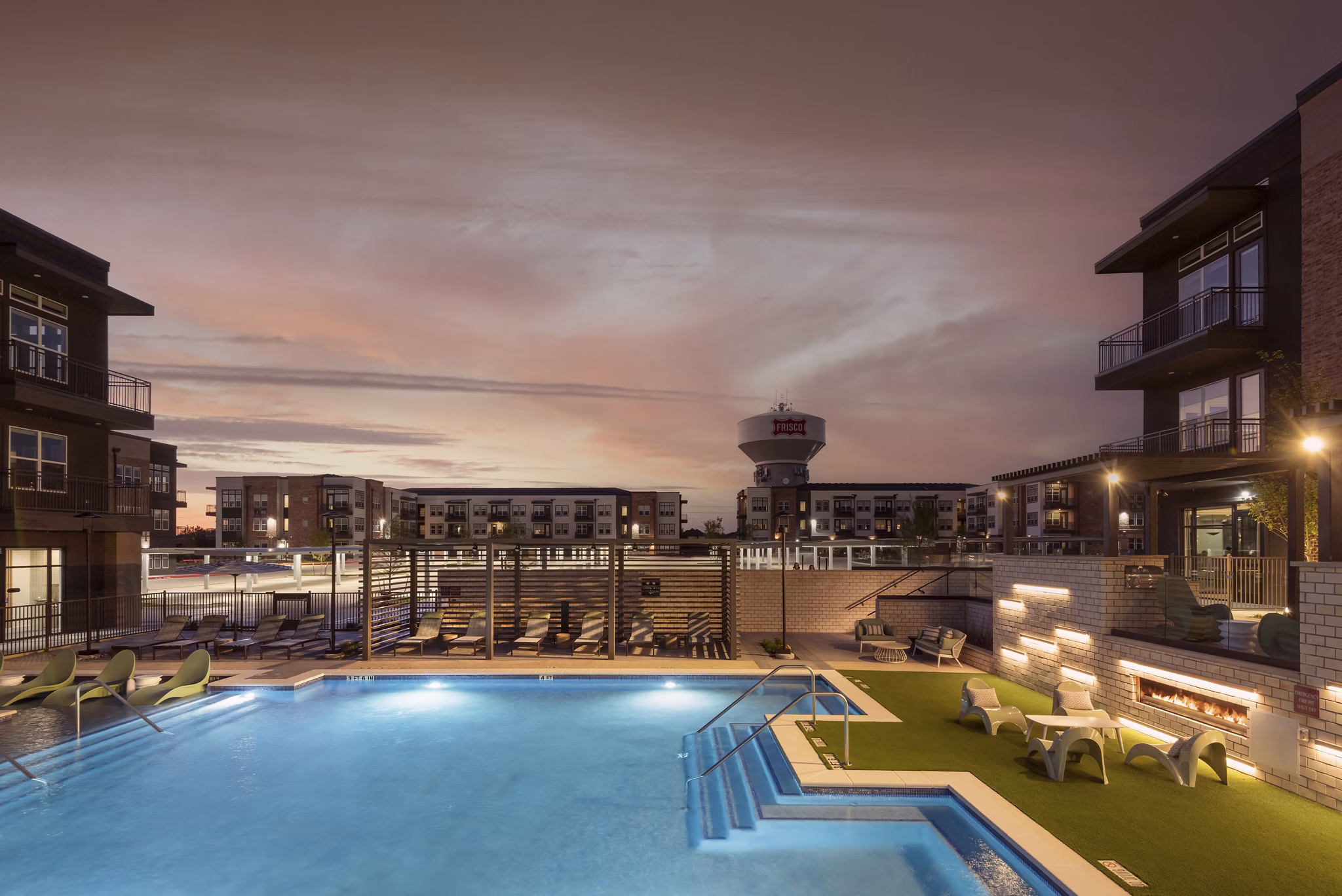 Pool at The Wentworth at Lexington Ranch Apartments