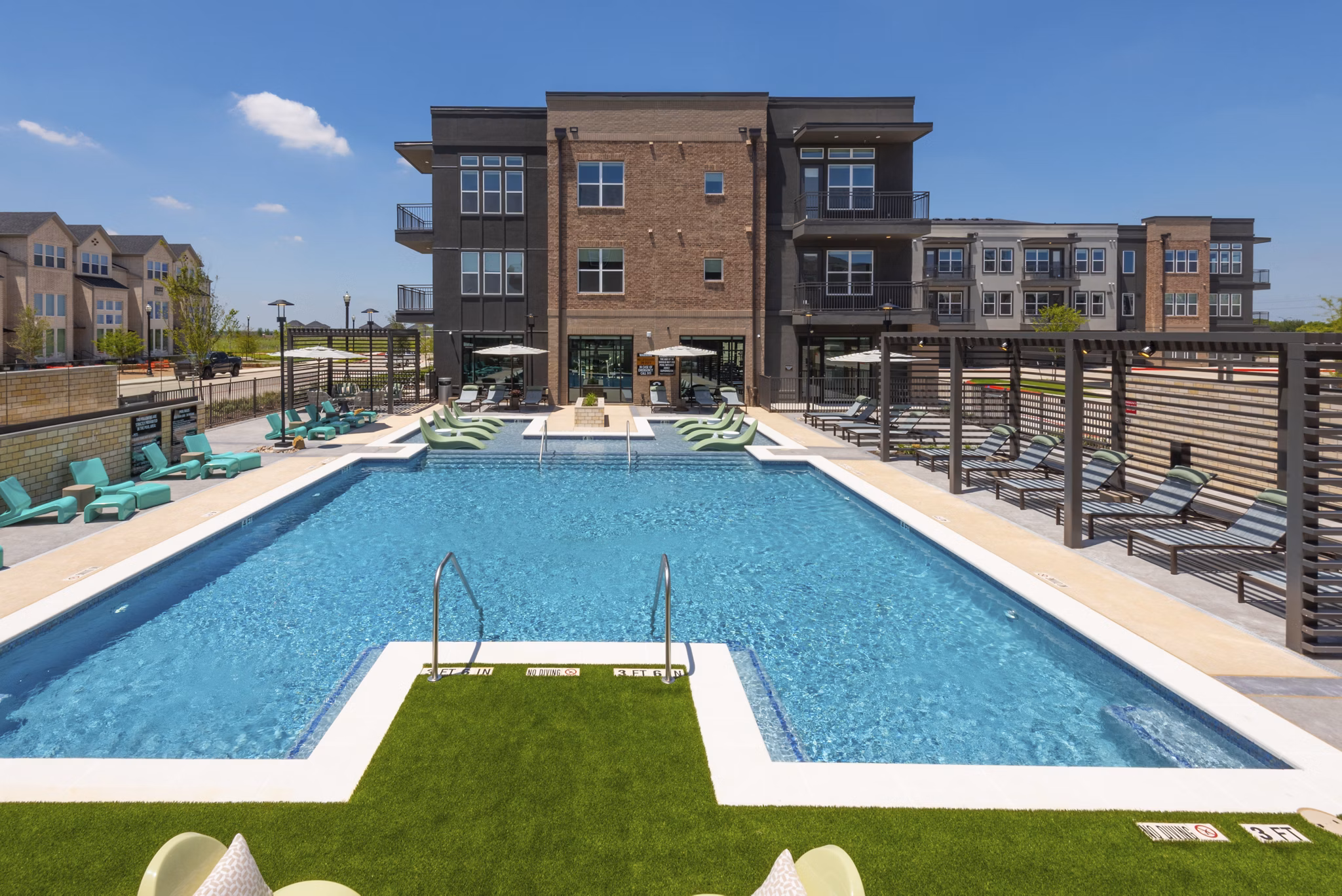 Pool at The Wentworth at Lexington Ranch Apartments