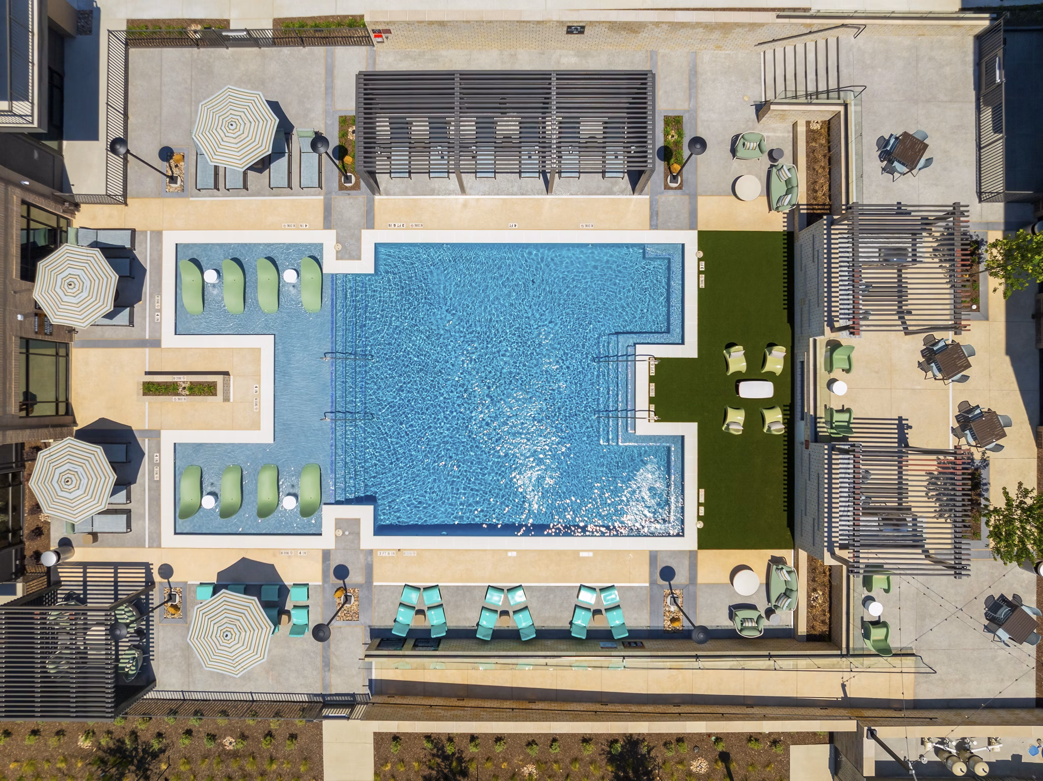 Pool at The Wentworth at Lexington Ranch Apartments