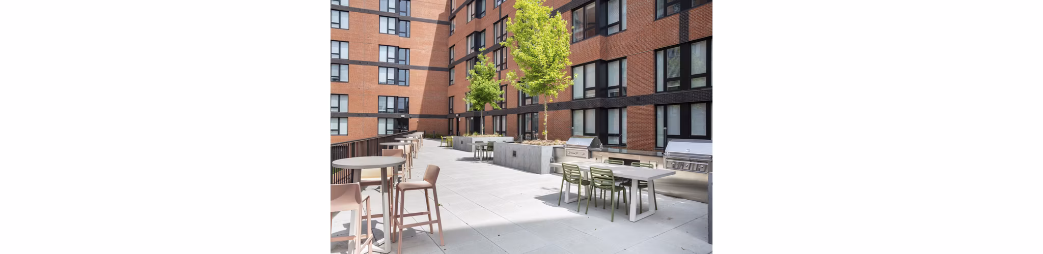 grill area at Broadview at Vanderbilt Apartments