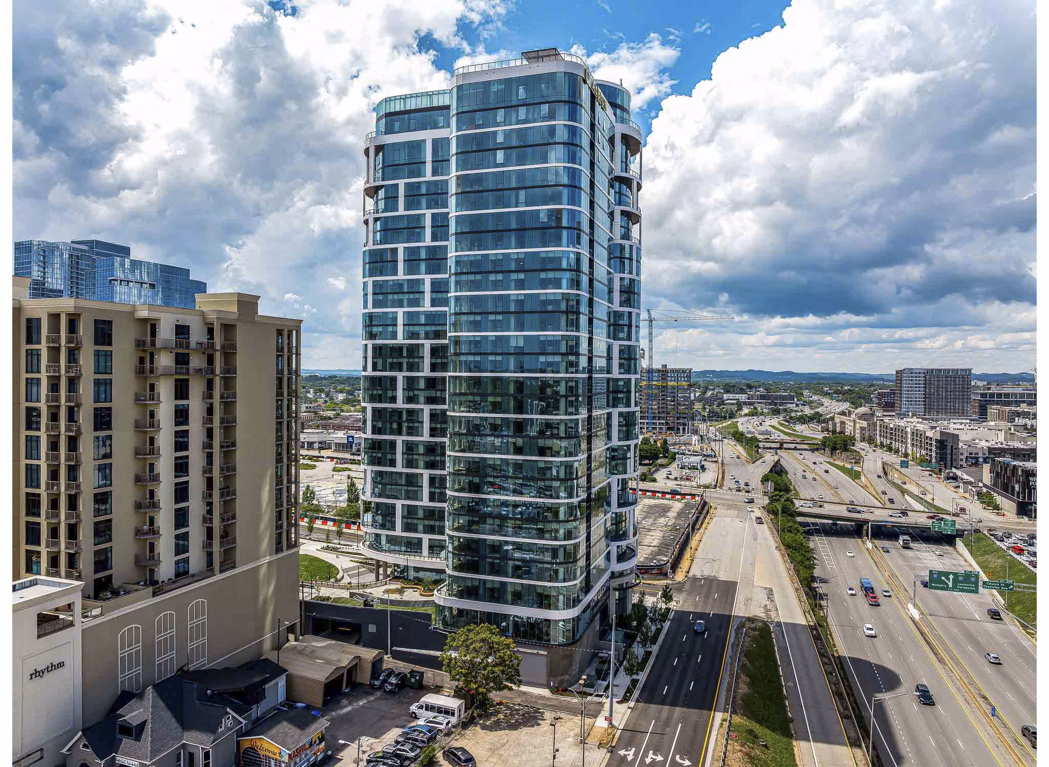 building at RAlbion Music Row Apartments