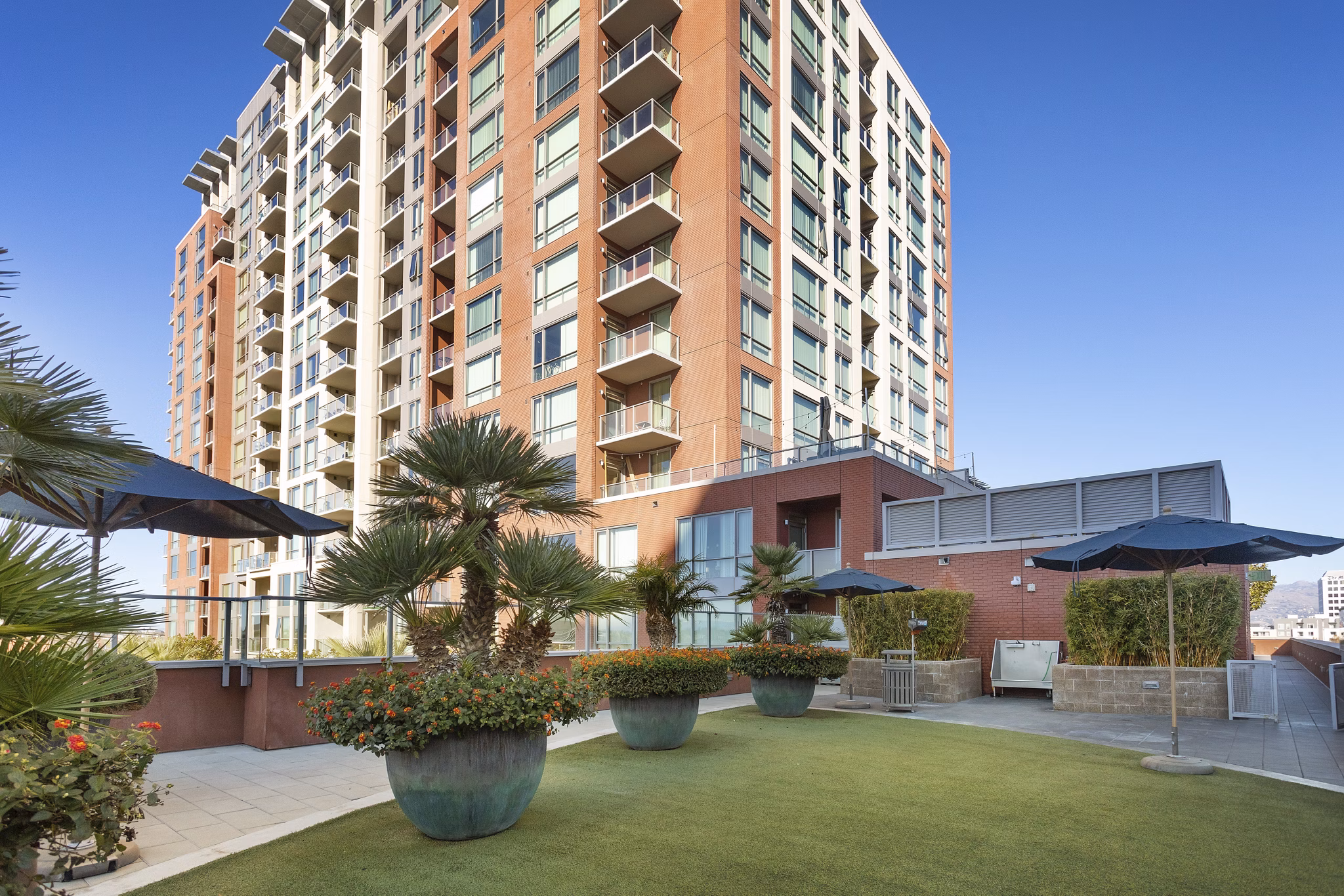 exterior at Centerra Apartments 