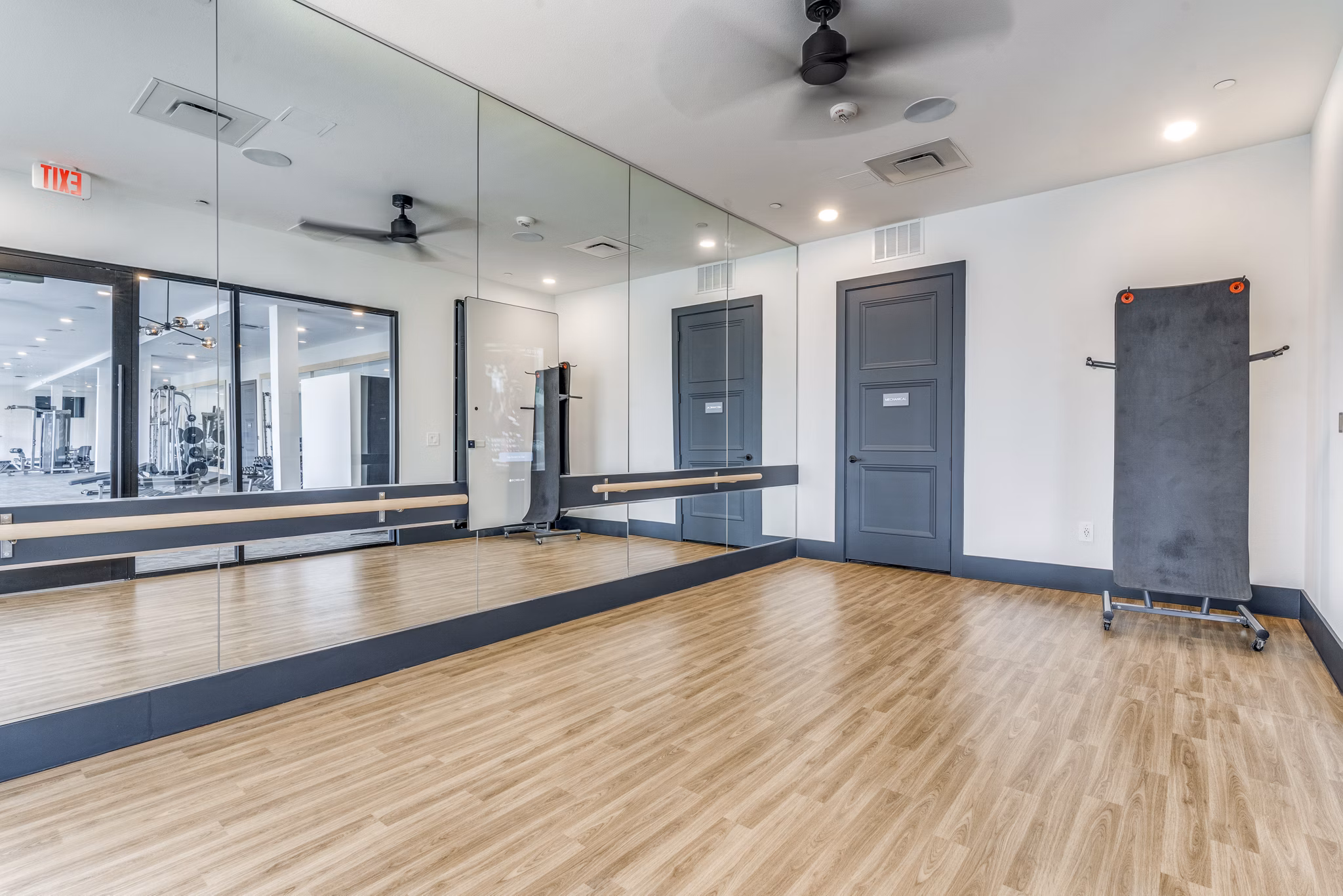 fitness center at Jefferson Cove Apartments