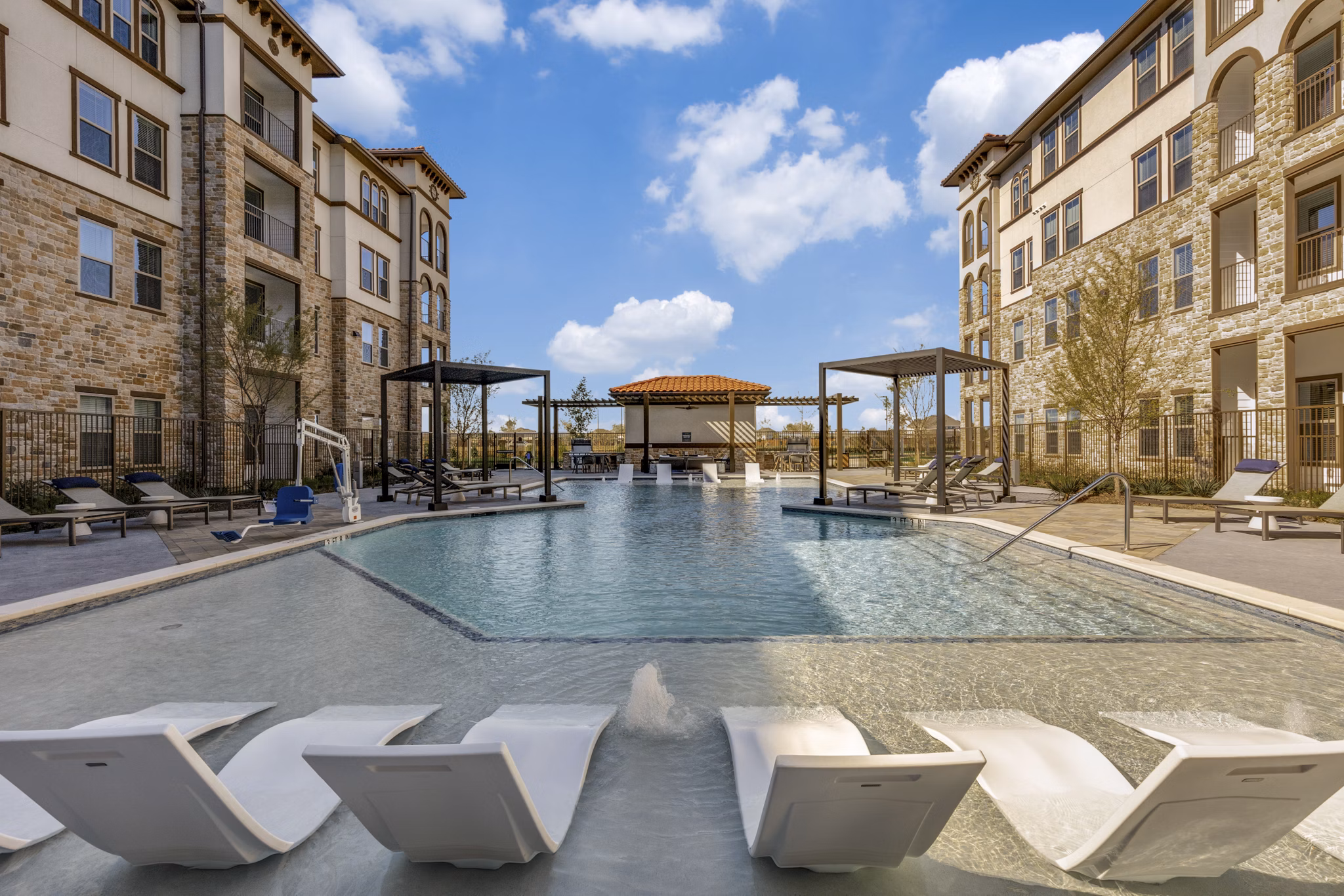 pool at Jefferson Cove Apartments