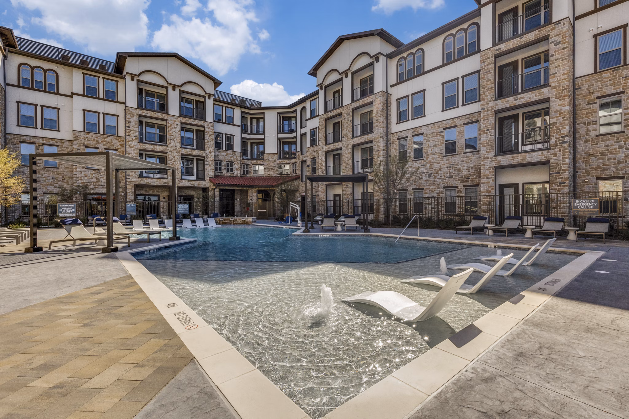 pool at Jefferson Cove Apartments