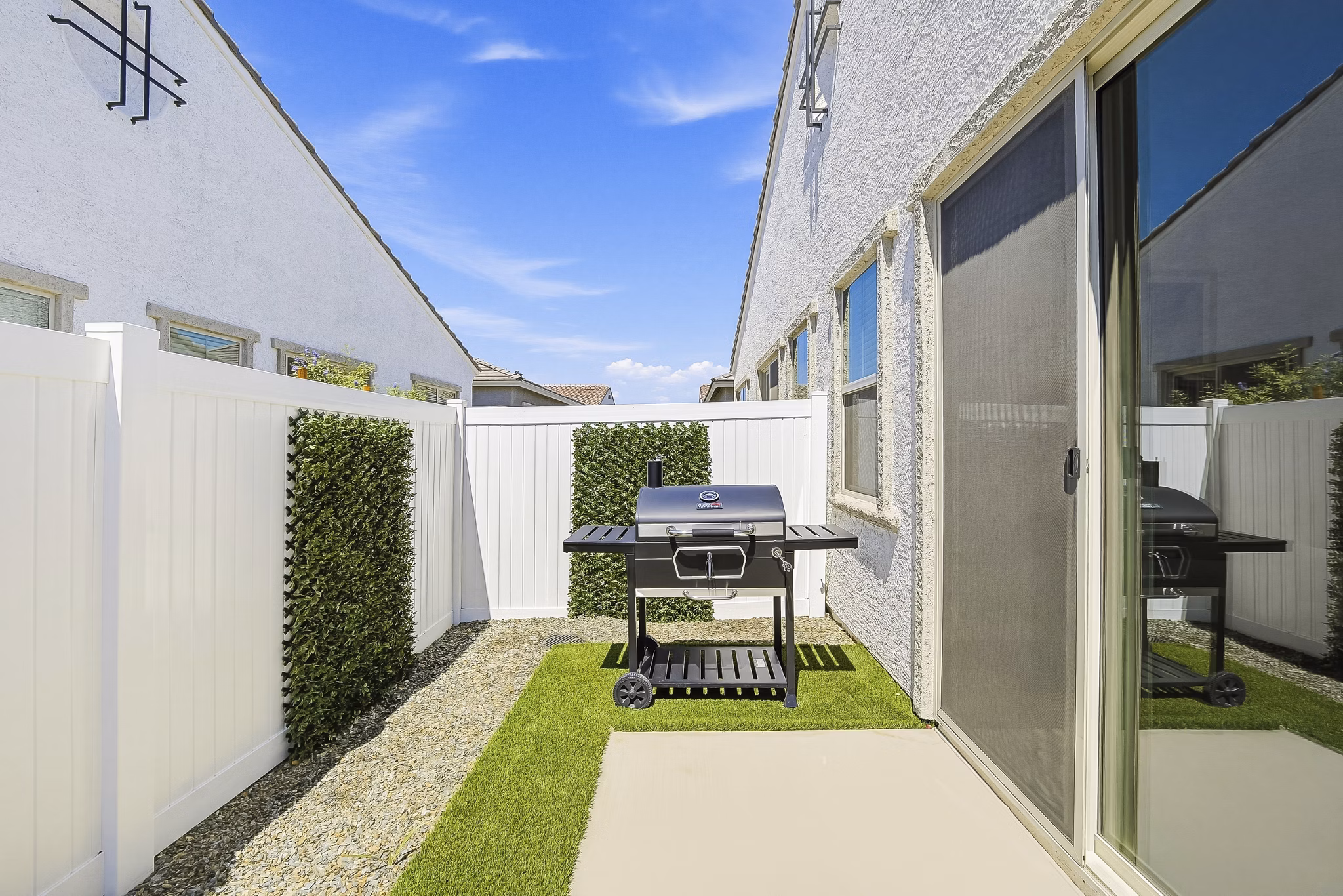 Patio at Yardly Algodon Apartments