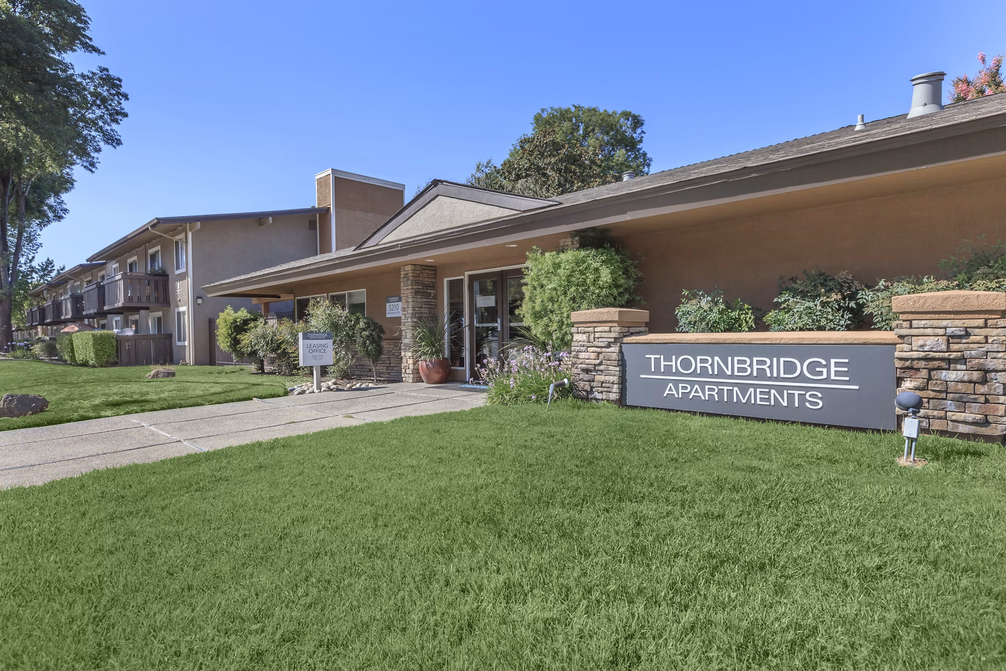 building at Thornbridge Apartments