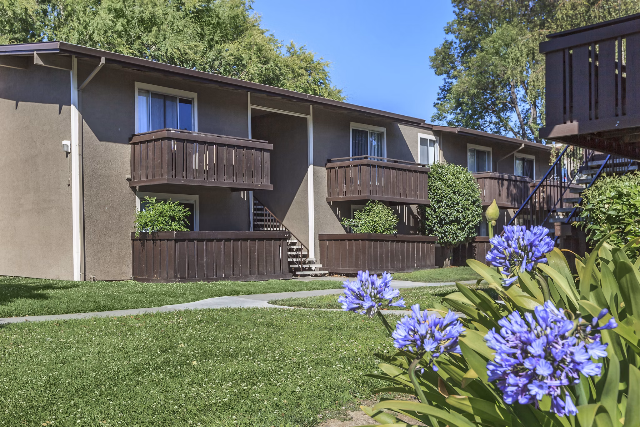 building at Thornbridge Apartments