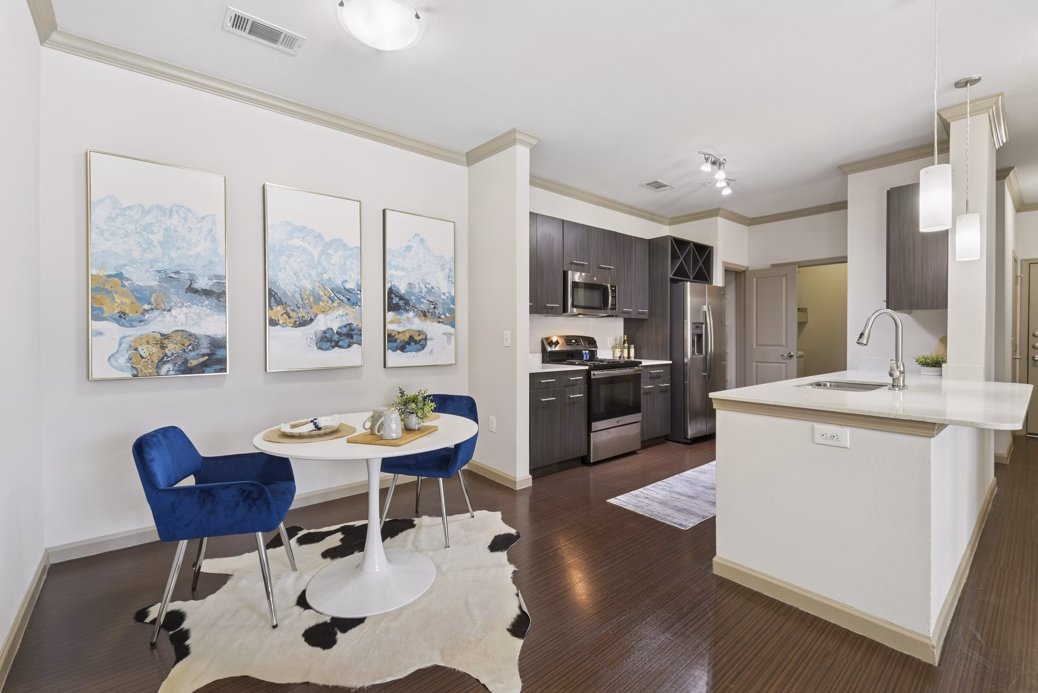 living room at The View at Crown Ridge Apartments 