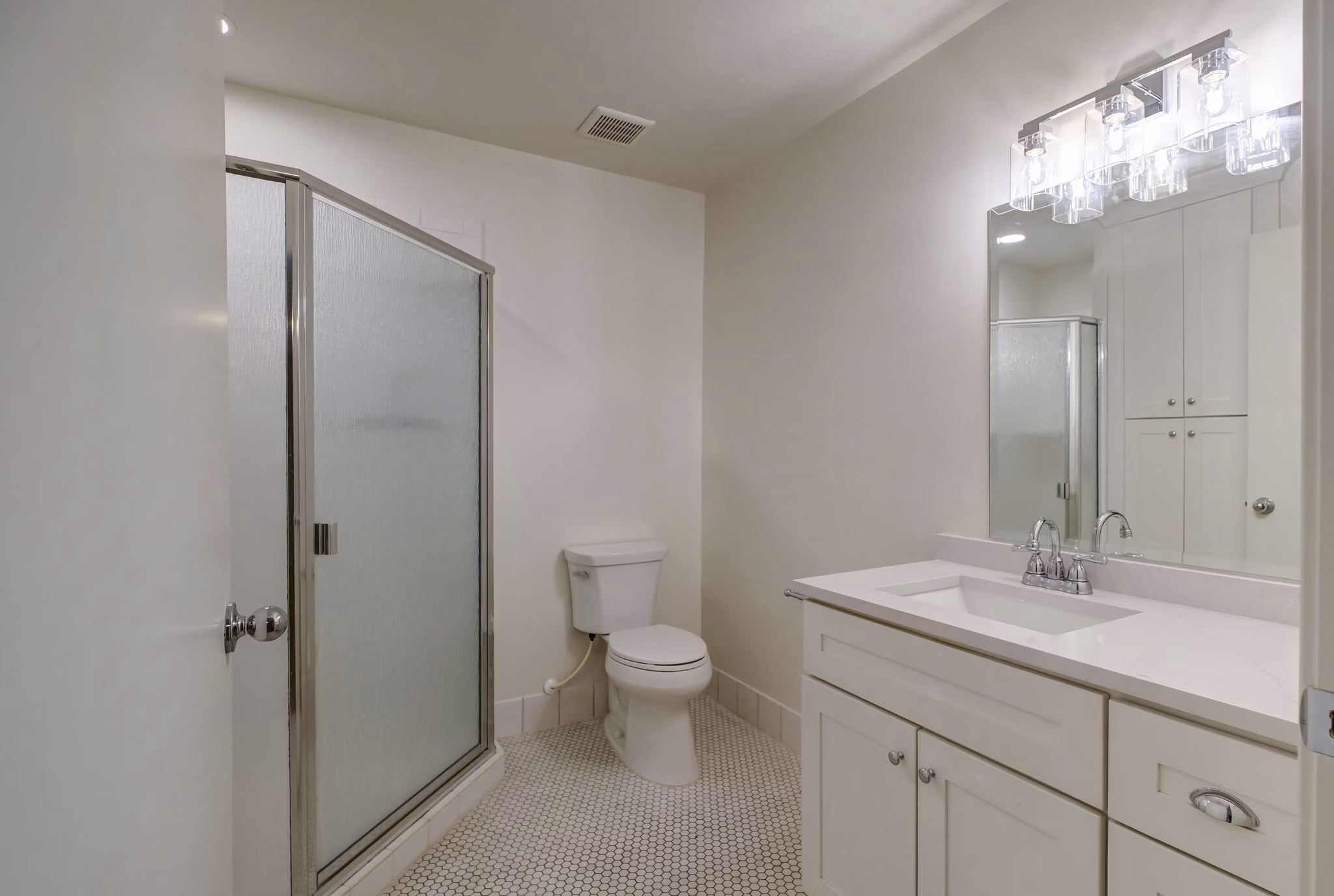 bathroom at Red Cliffs Gardens Apartments