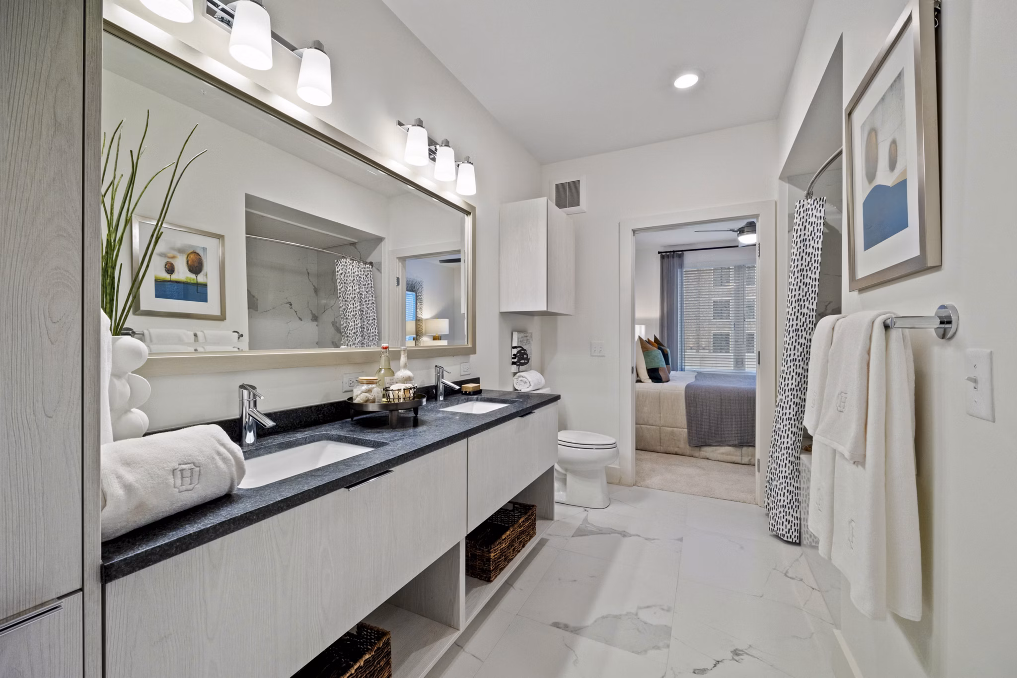 bathroom at Toscana Apartments