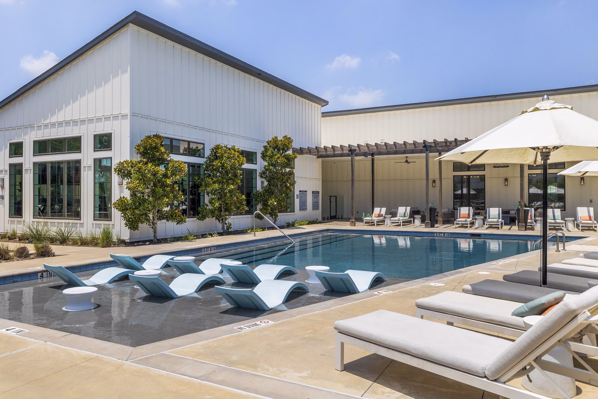 pool at Spectra Parks Apartments 