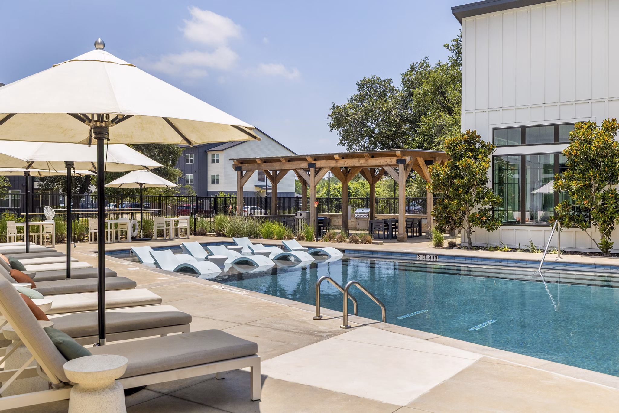 pool at Spectra Parks Apartments 