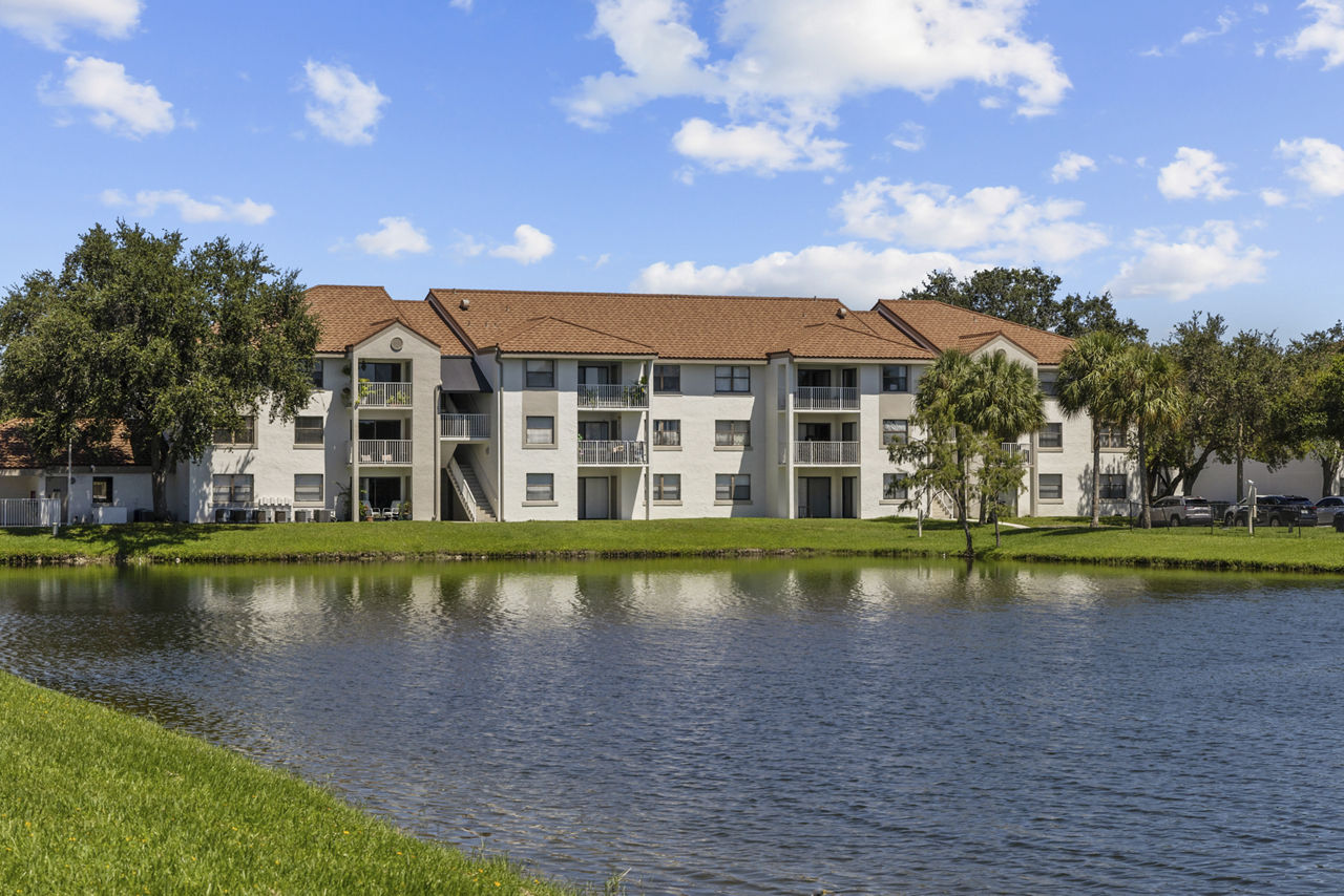 La Vue At Emerald Pointe Hollywood Fl 2 of 12