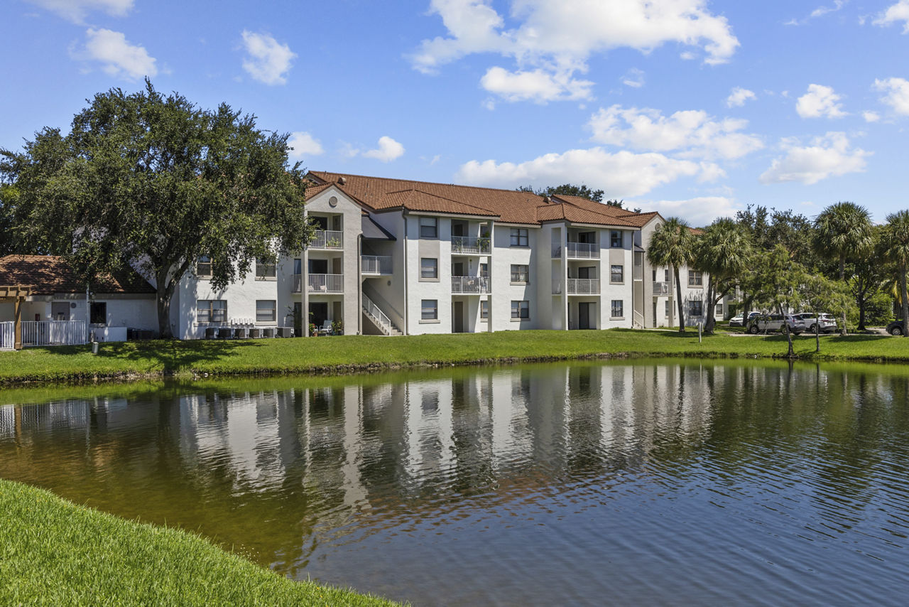 La Vue At Emerald Pointe Hollywood Fl 3 of 12