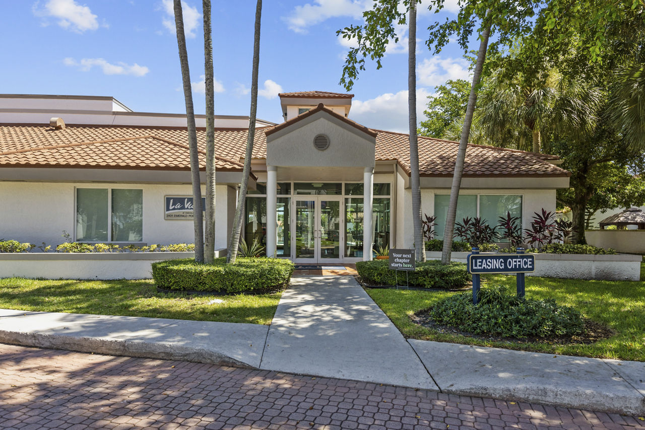 La Vue At Emerald Pointe Hollywood Fl 4 of 12
