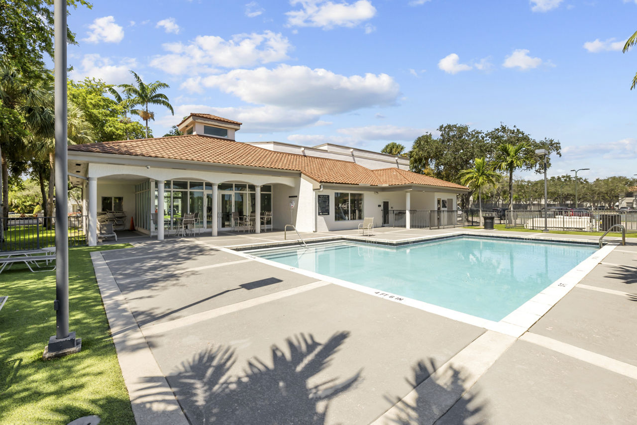 La Vue At Emerald Pointe Hollywood Fl 5 of 12