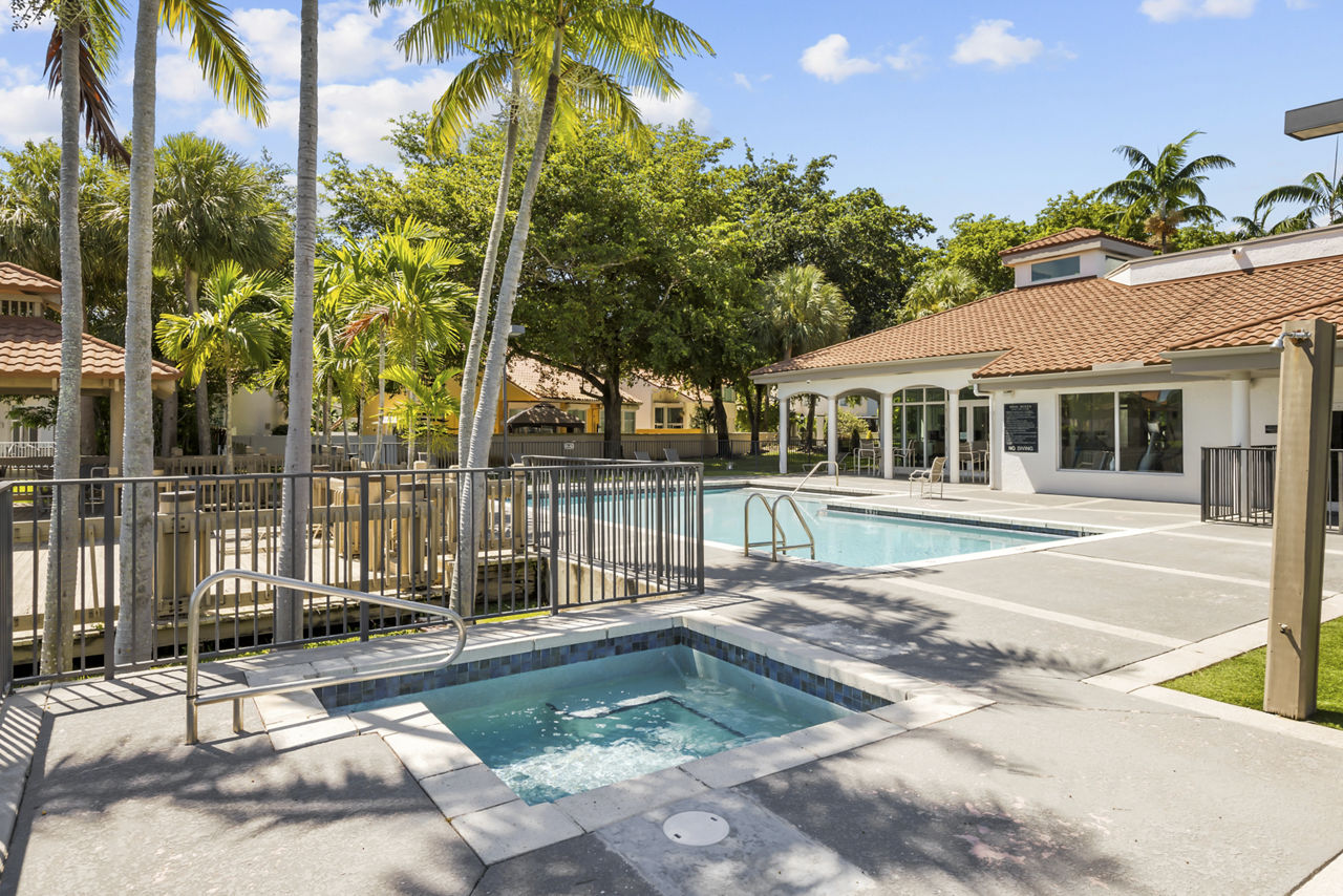 La Vue At Emerald Pointe Hollywood Fl 8 of 12