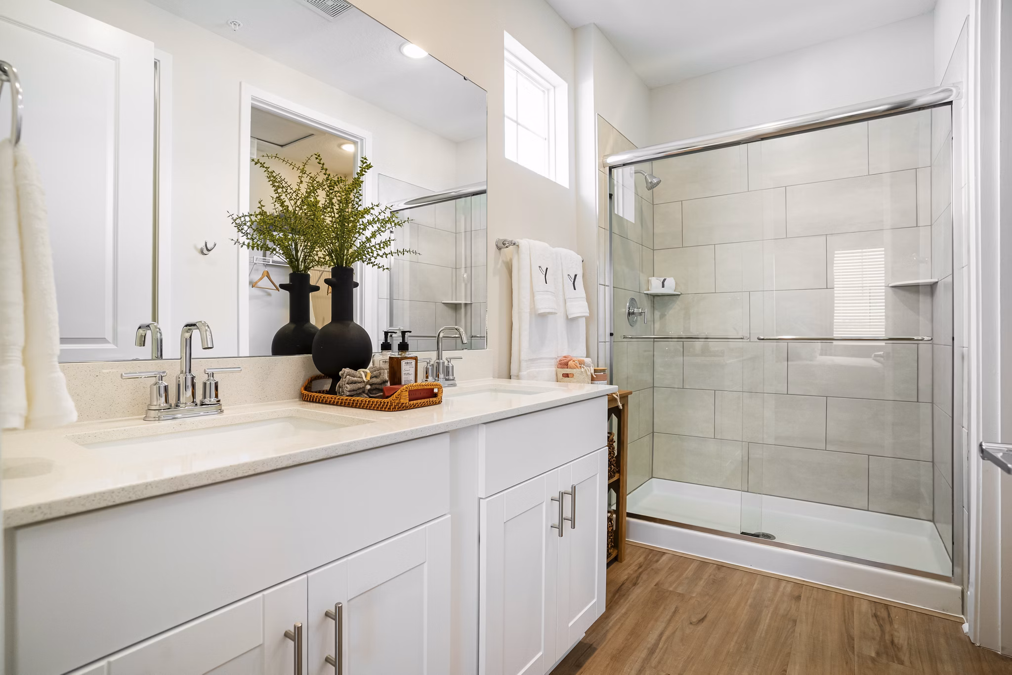 bathroom at Yardly Kelly Lane Apartments 