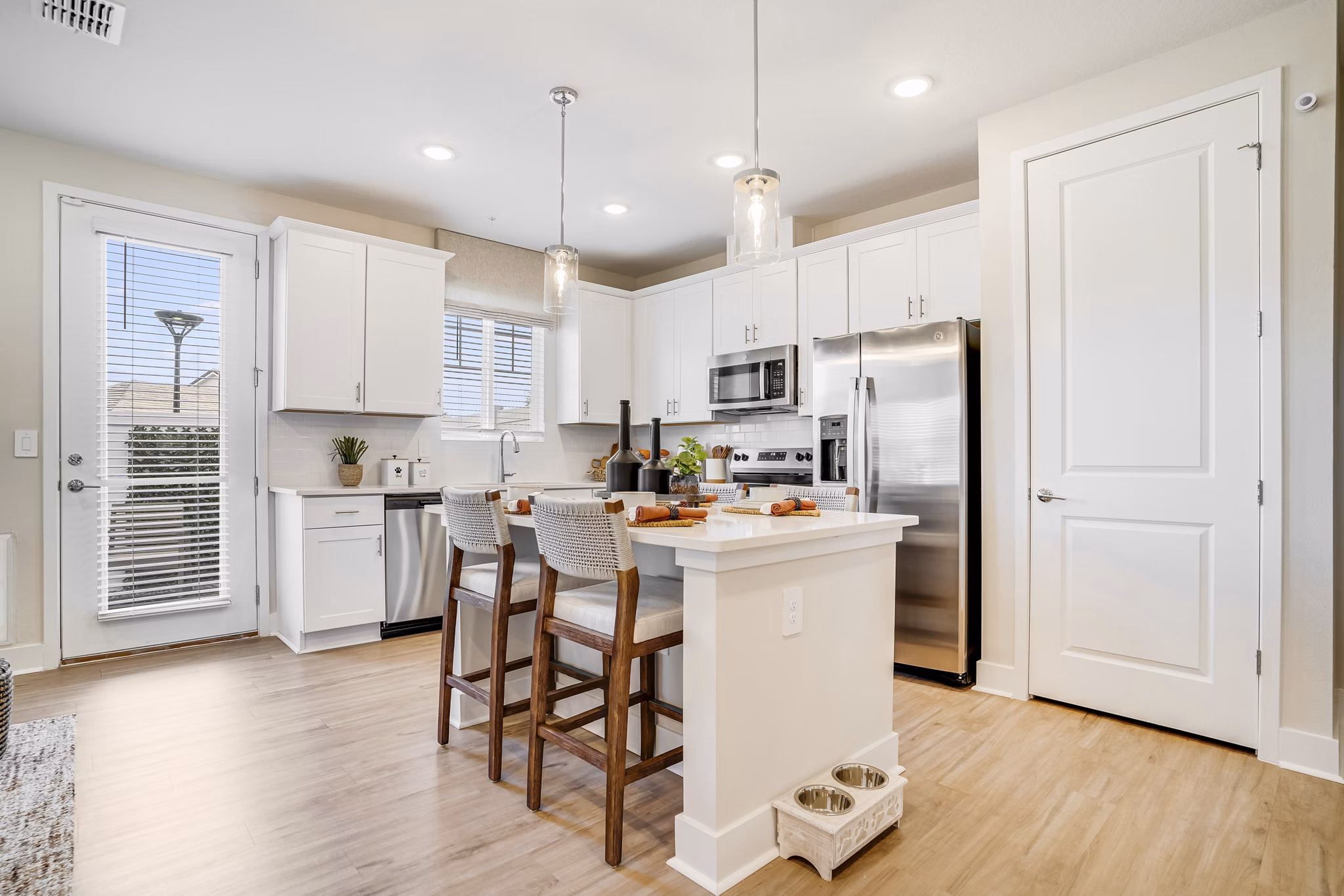 kitchen at Yardly Kelly Lane Apartments 