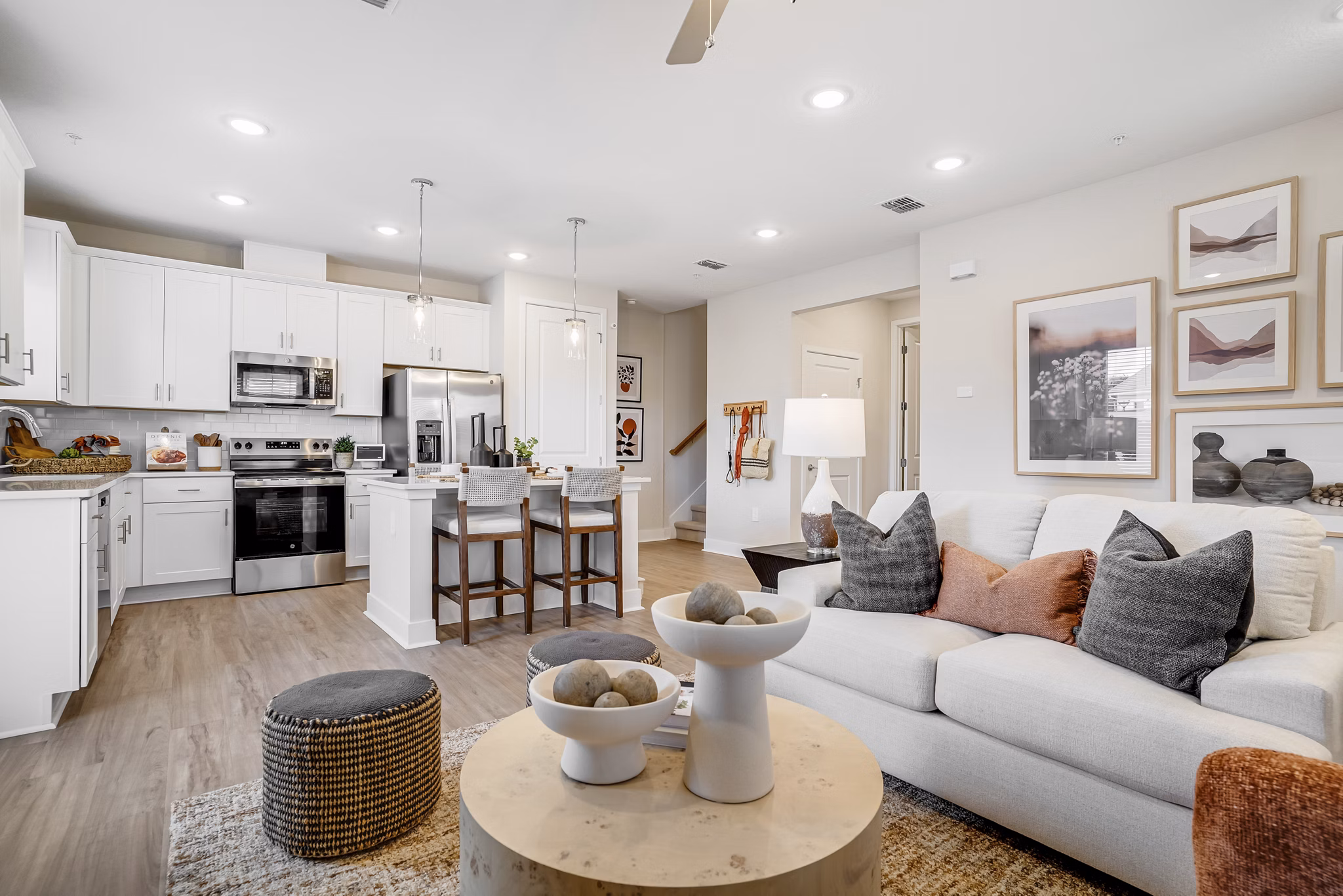 living room at Yardly Kelly Lane Apartments 