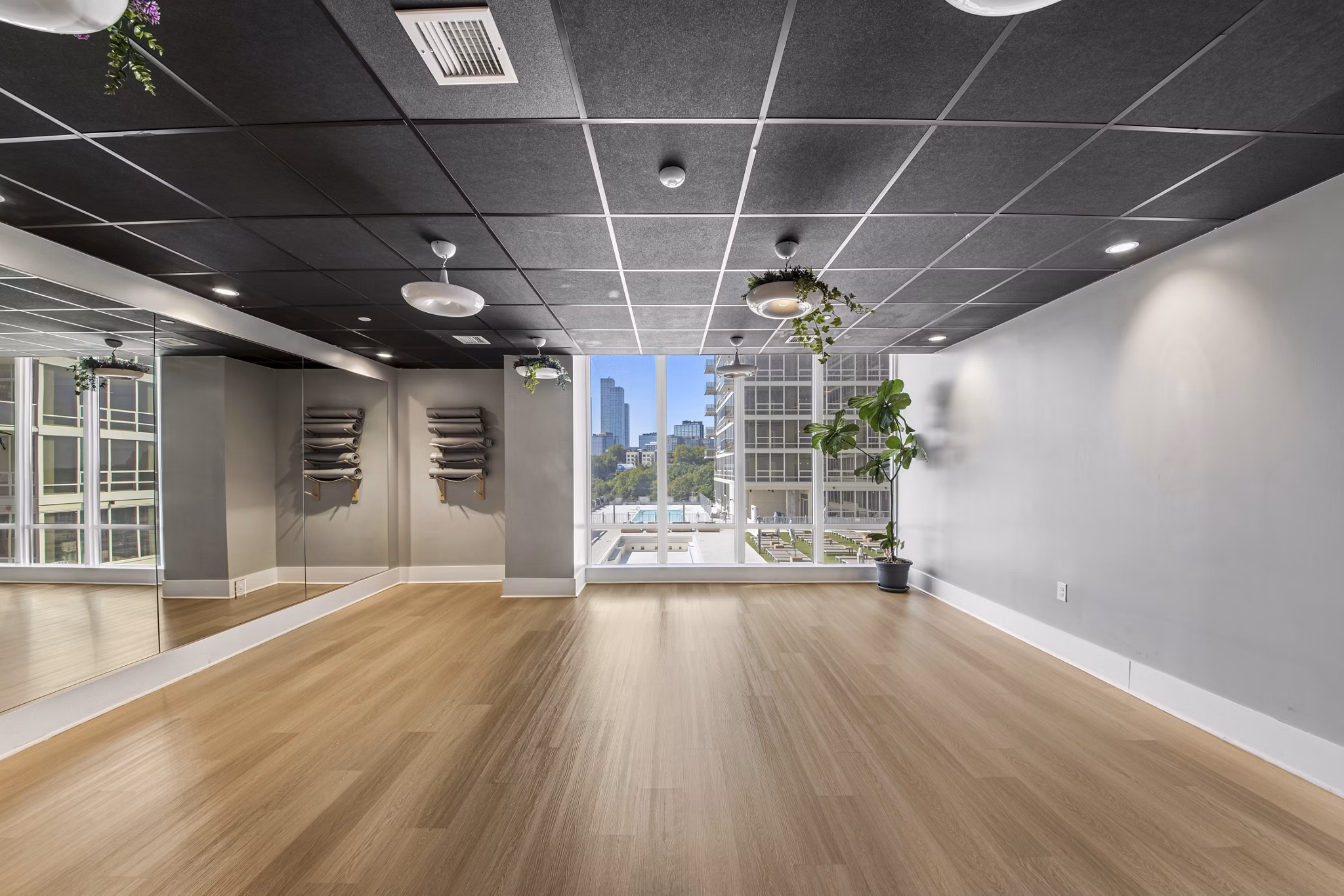 fitness center at Hudson House East Apartments 