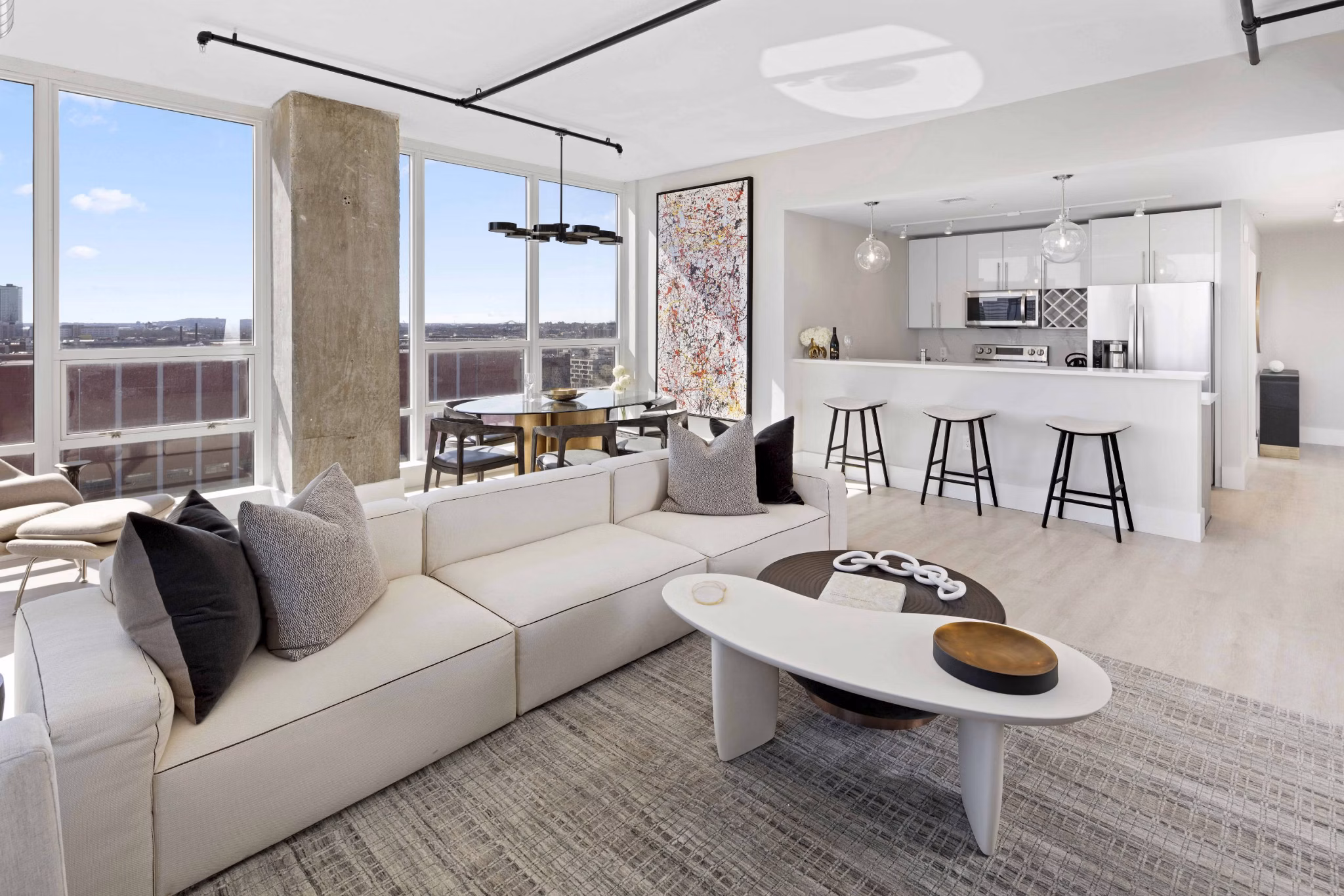 living room at Hudson House East Apartments 
