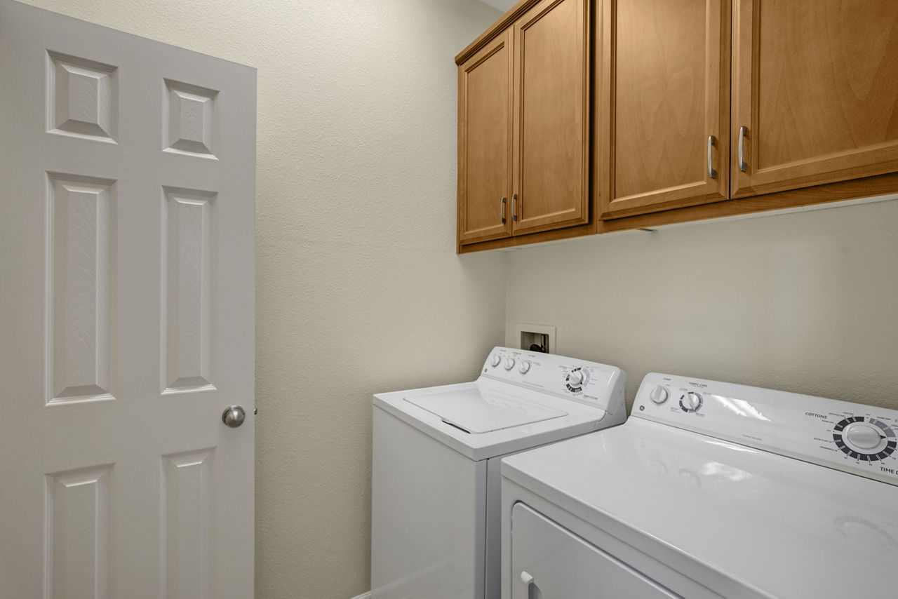 Laundry room at Saratoga Downs At Sheveland Ranch