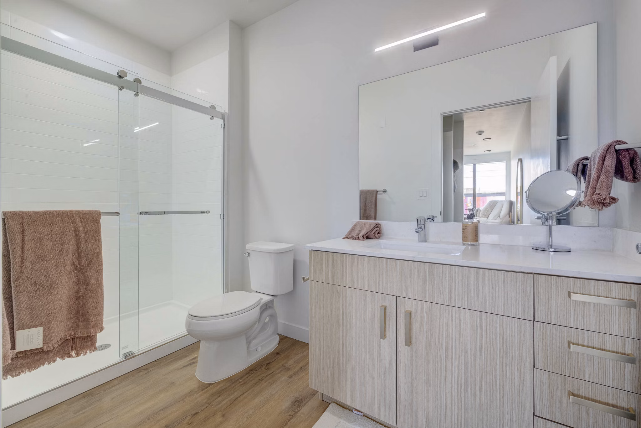 bathroom at 330 Belhaven Apartments 