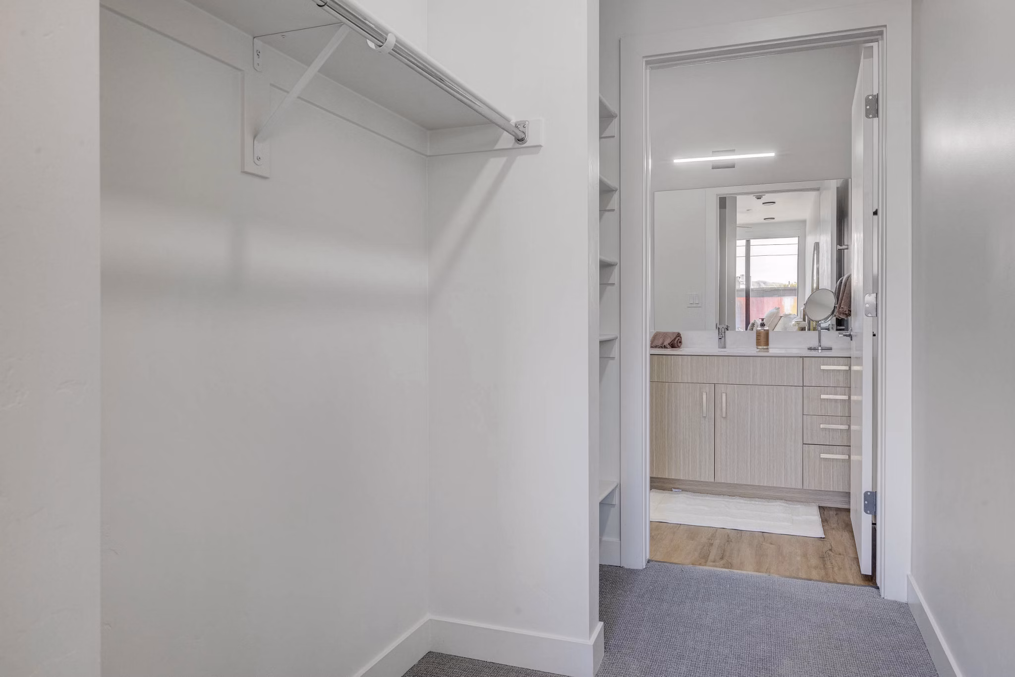 bathroom at 330 Belhaven Apartments 