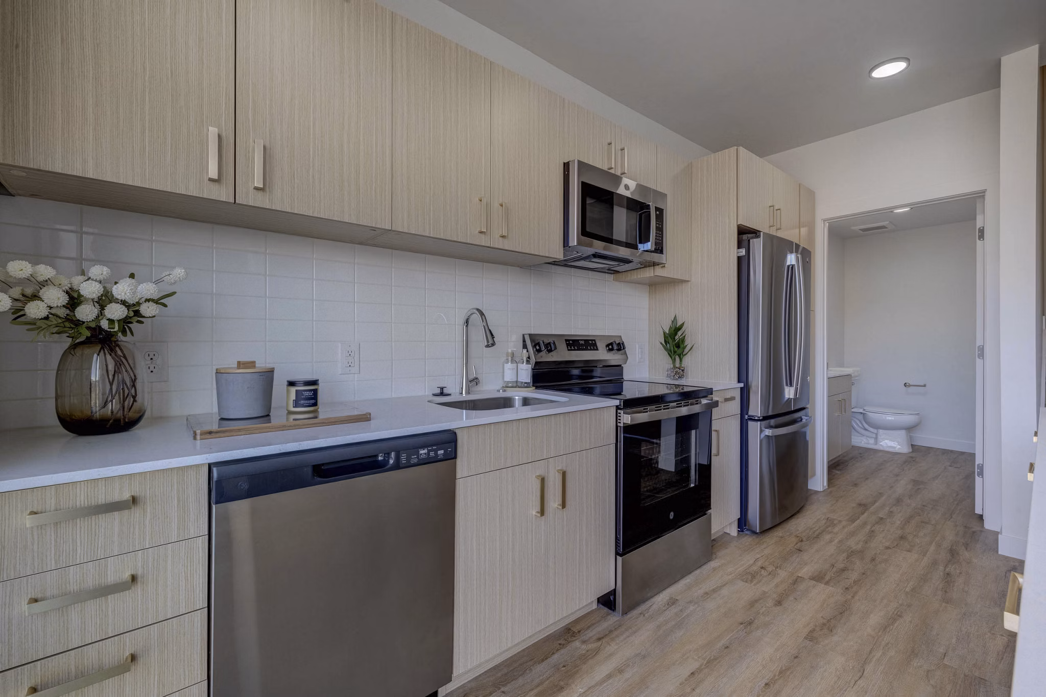 kitchen at 330 Belhaven Apartments 
