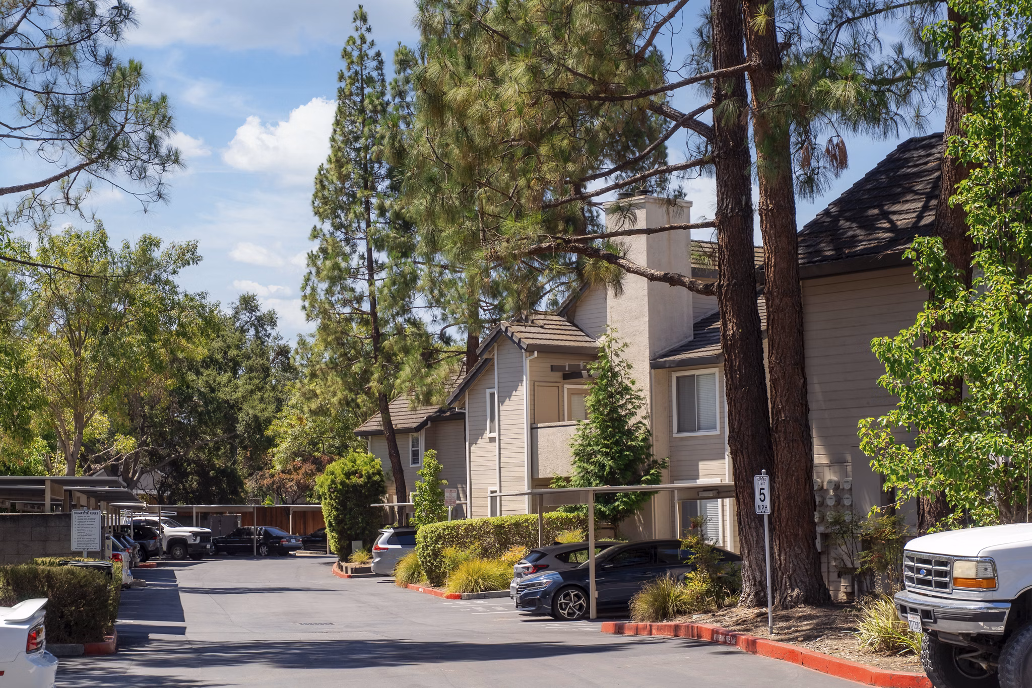 exterior at Chardonnay Gardens Apartments
