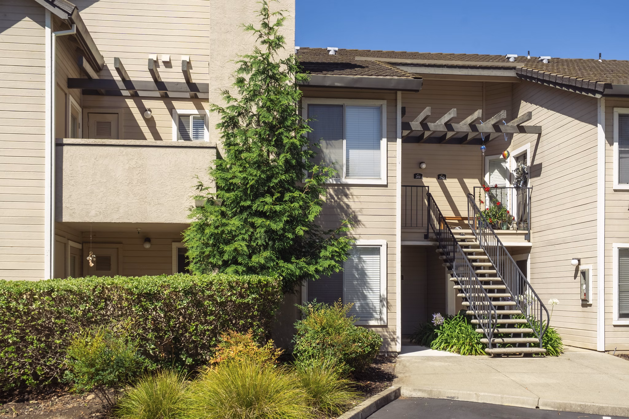 exterior at Chardonnay Gardens Apartments