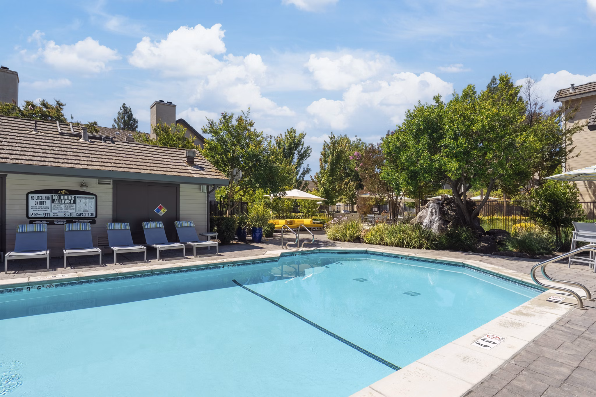 pool at Chardonnay Gardens Apartments