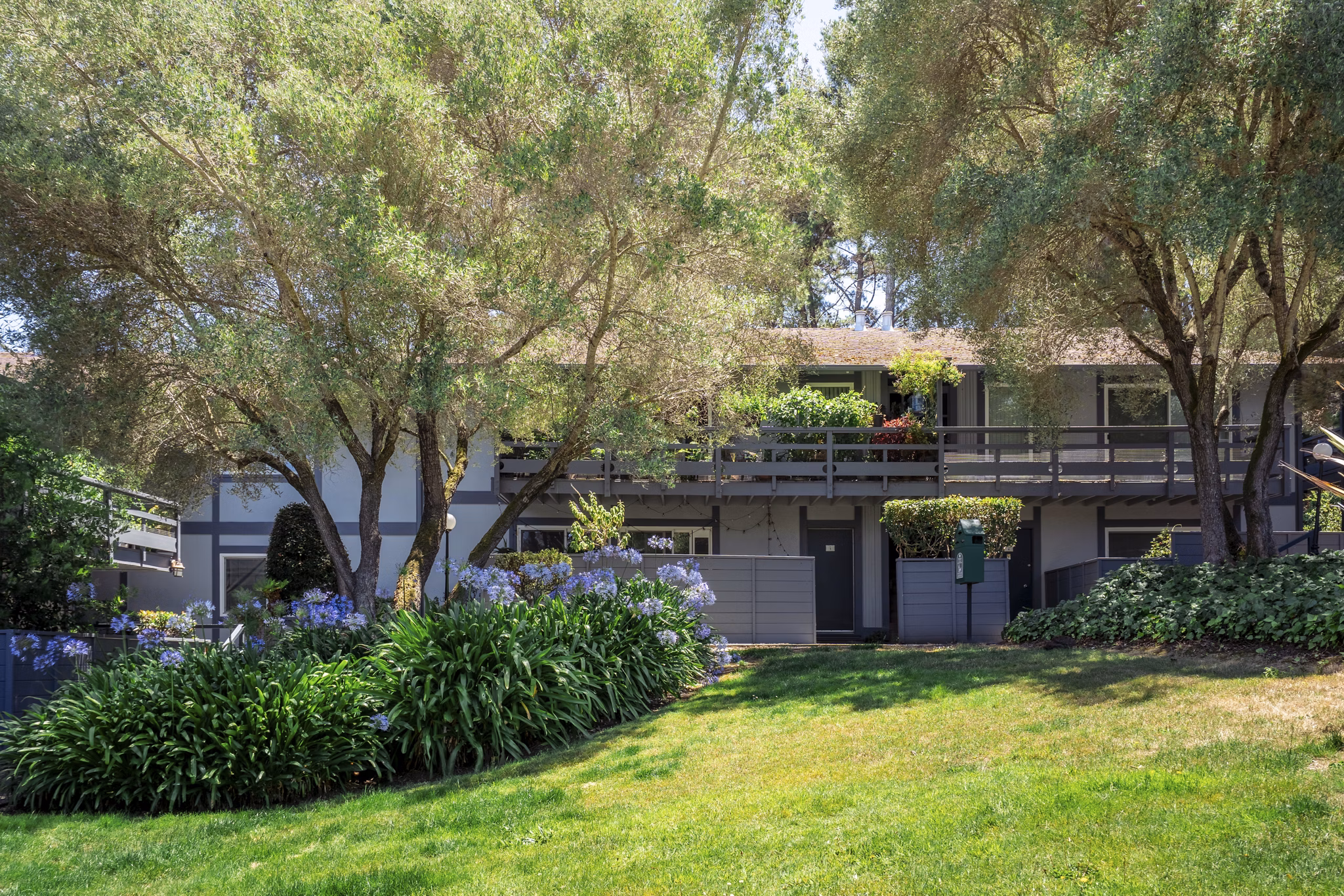 building at Hillside Garden Apartments