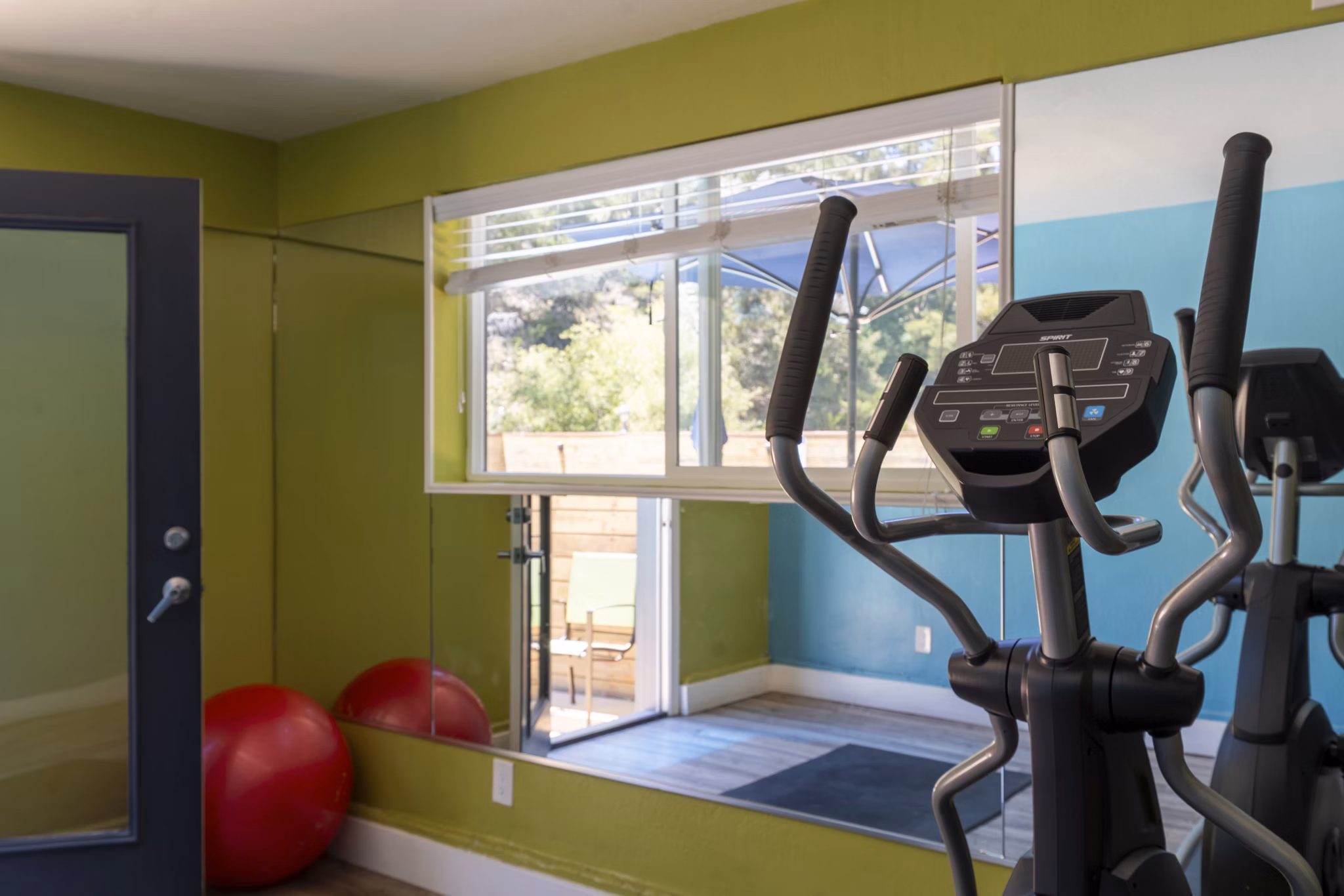 fitness center at Hillside Gardena Apartments