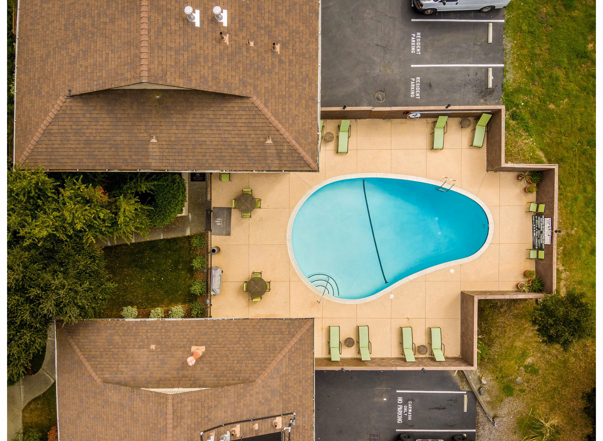 pool at Hillside Garden Apartments
