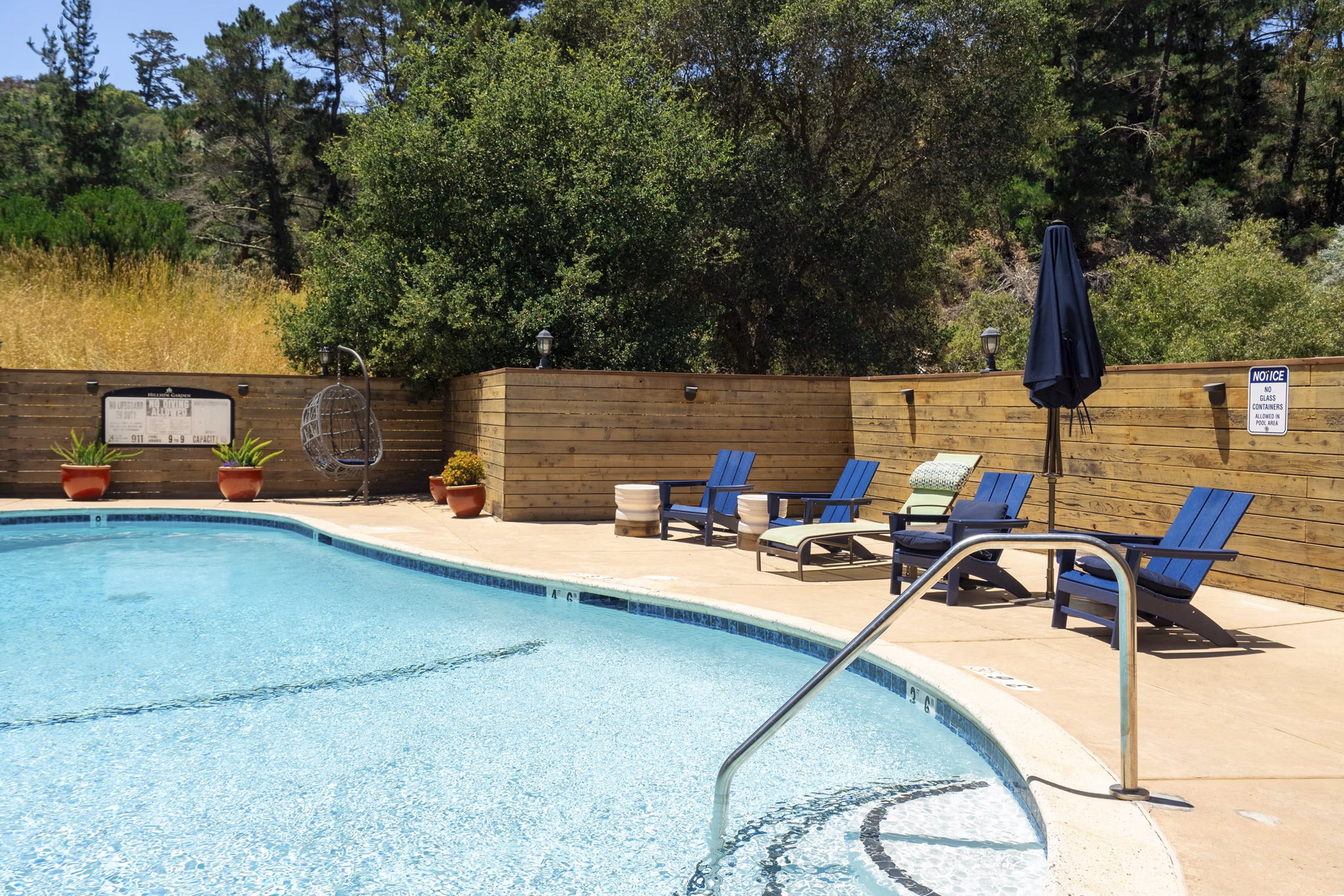 pool at Hillside Garden Apartments