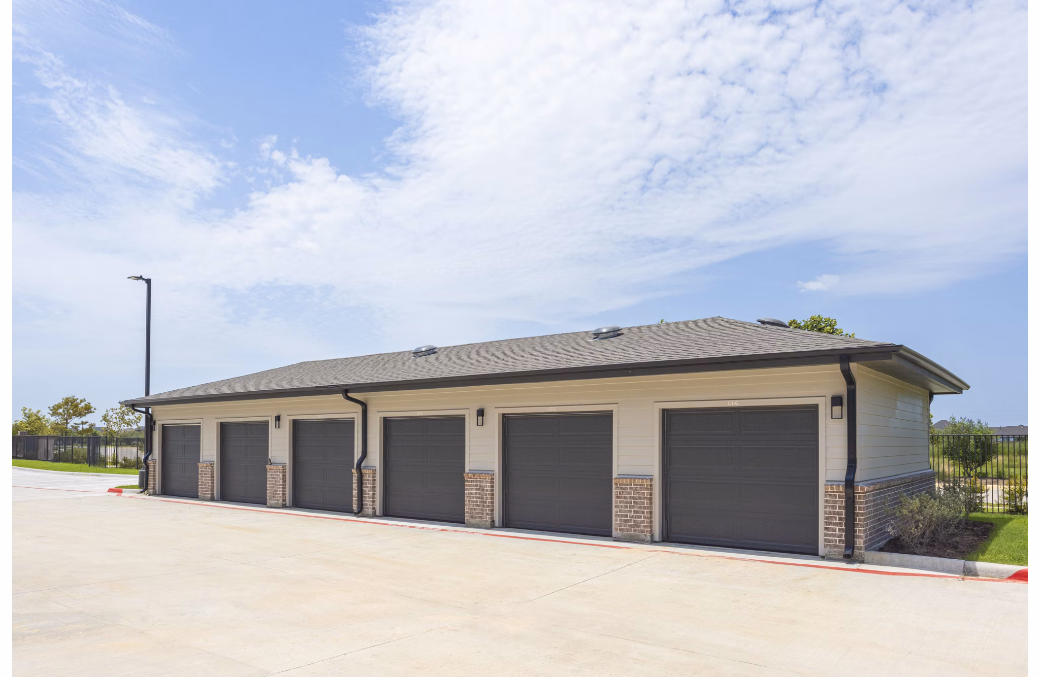 building at Broadstone Creekside Apartments