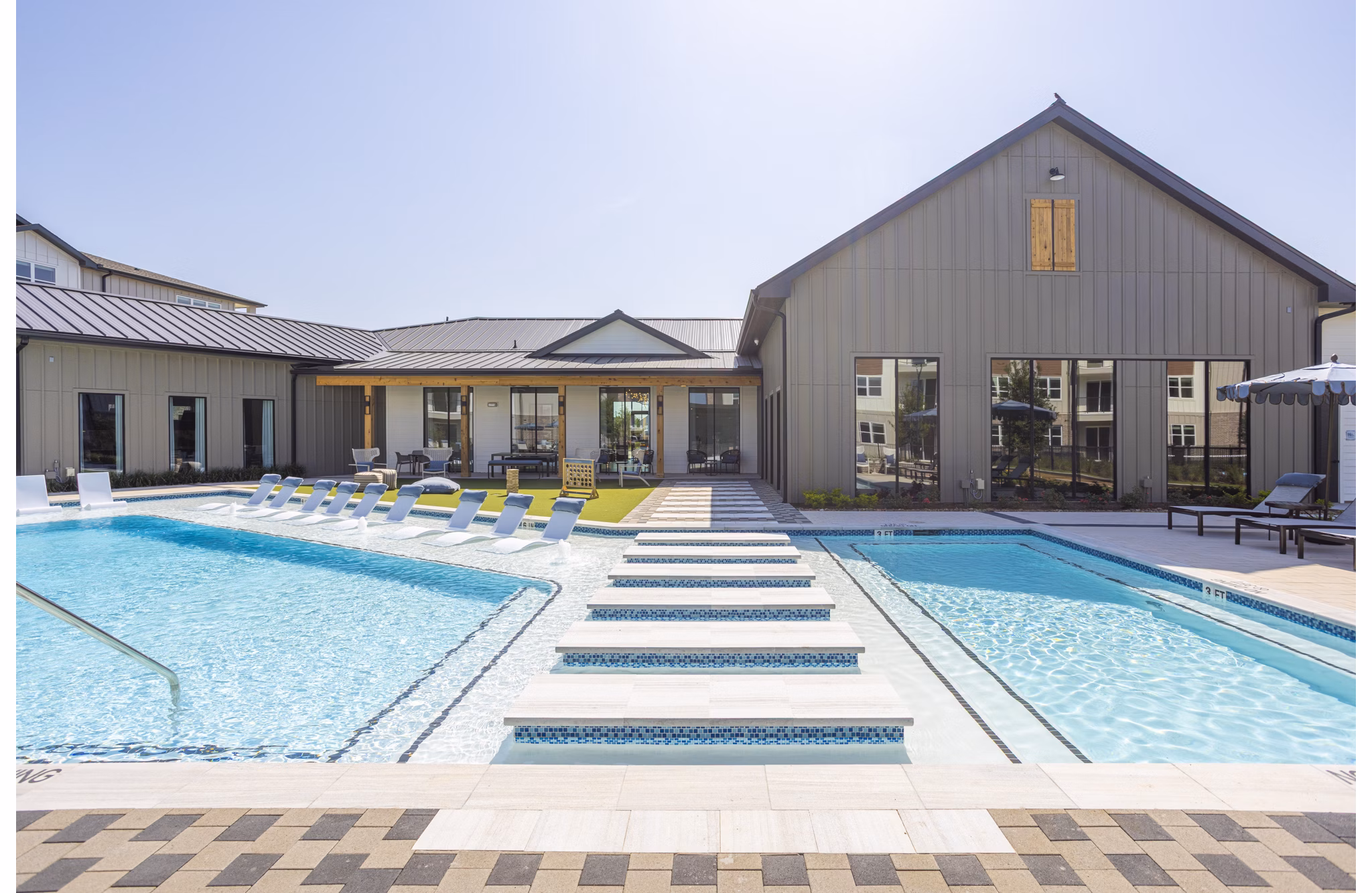 pool at Broadstone Creekside Apartments